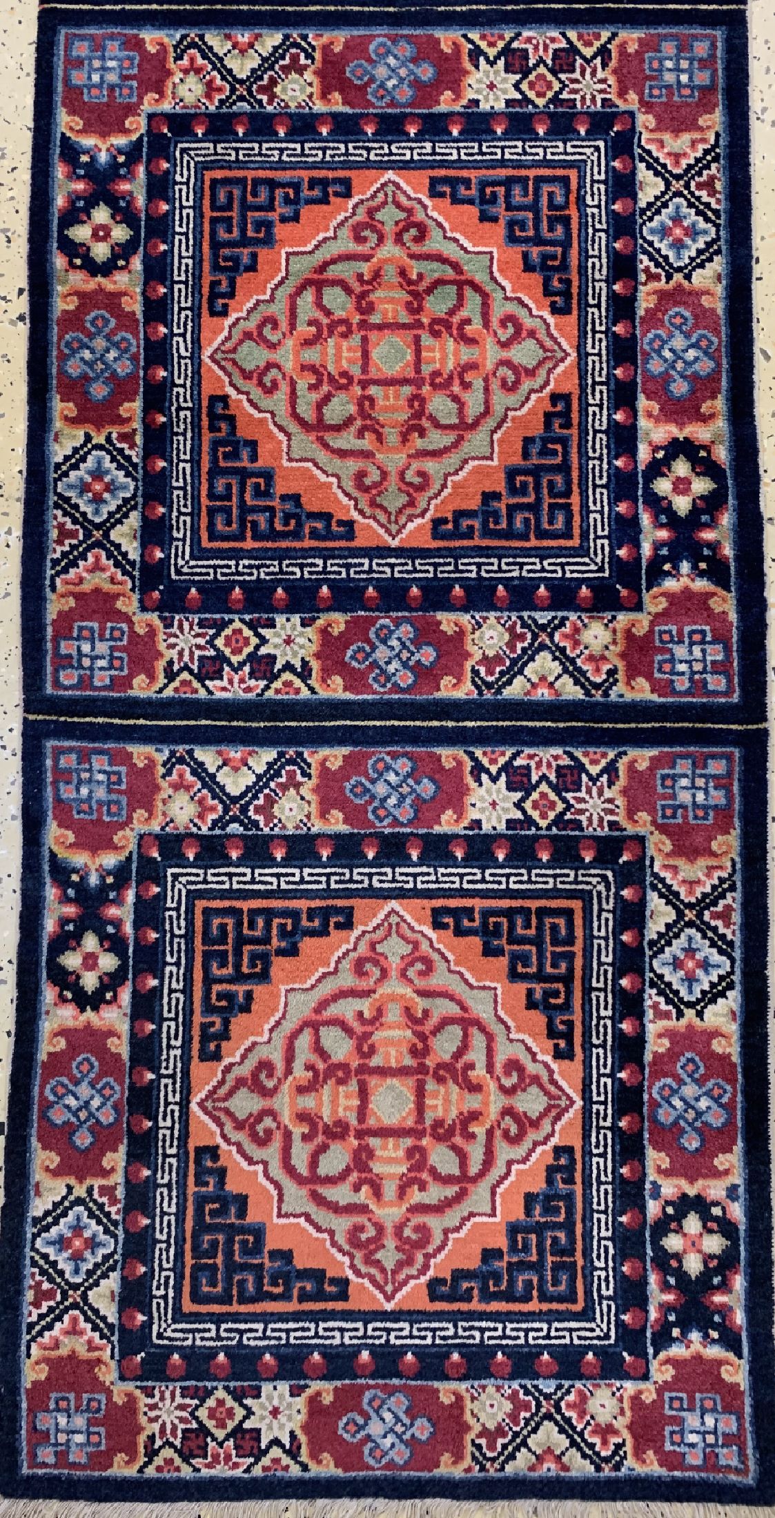 Detail c: Ning-Hsia"Sitzbank-Teppiche", antik, China,um 1900, Wolle auf Baumwolle, ca. 390 x 66 cm,EHZ: 1-2