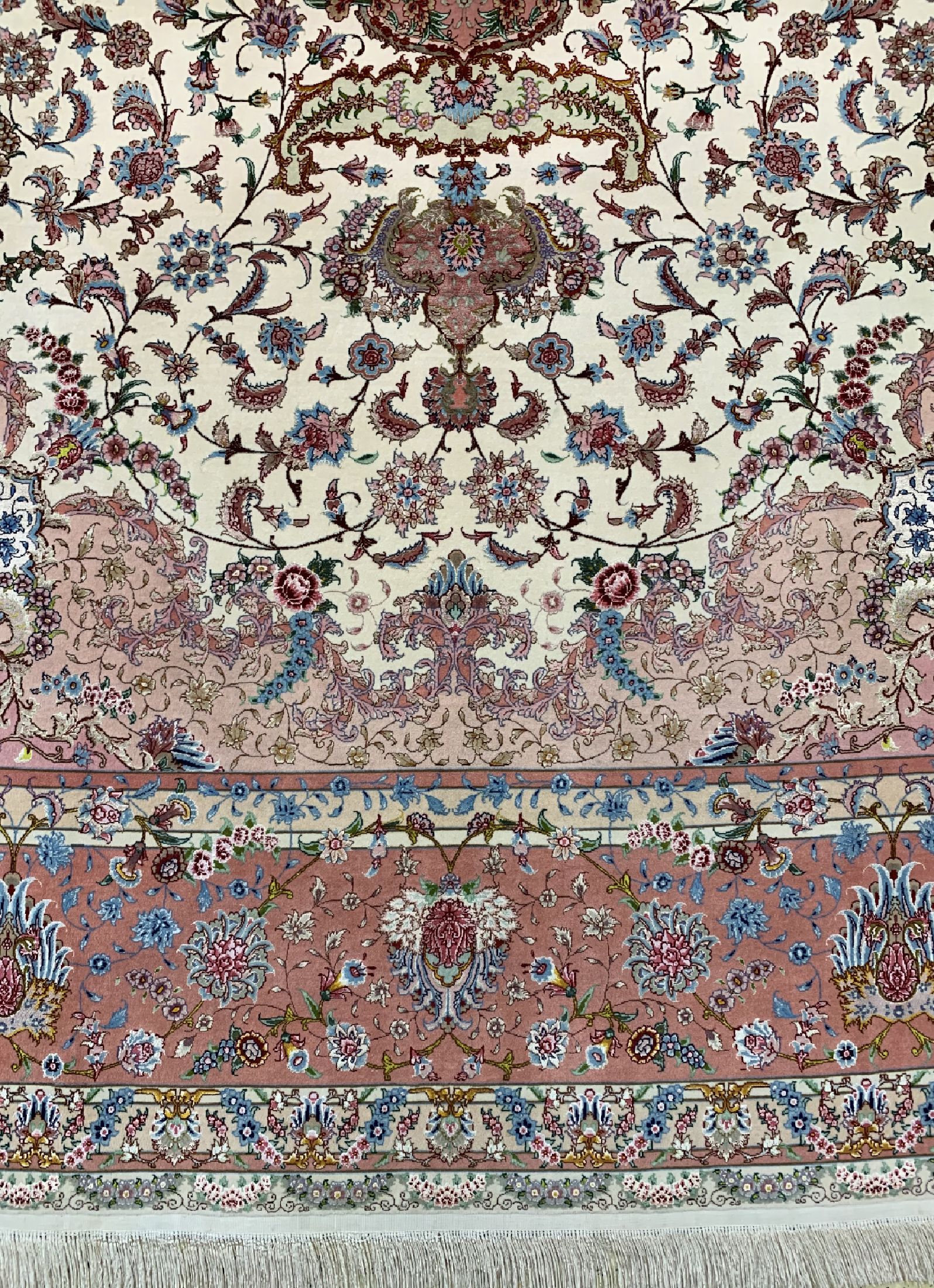 Detail b: Täbriz fein(70 Raj), Persien, ca. 40 Jahre,Korkwolle mit und auf Seide, ca. 325 x 250 cm,ca. 1,0 Mio. Kn/qm, EHZ: 1-2