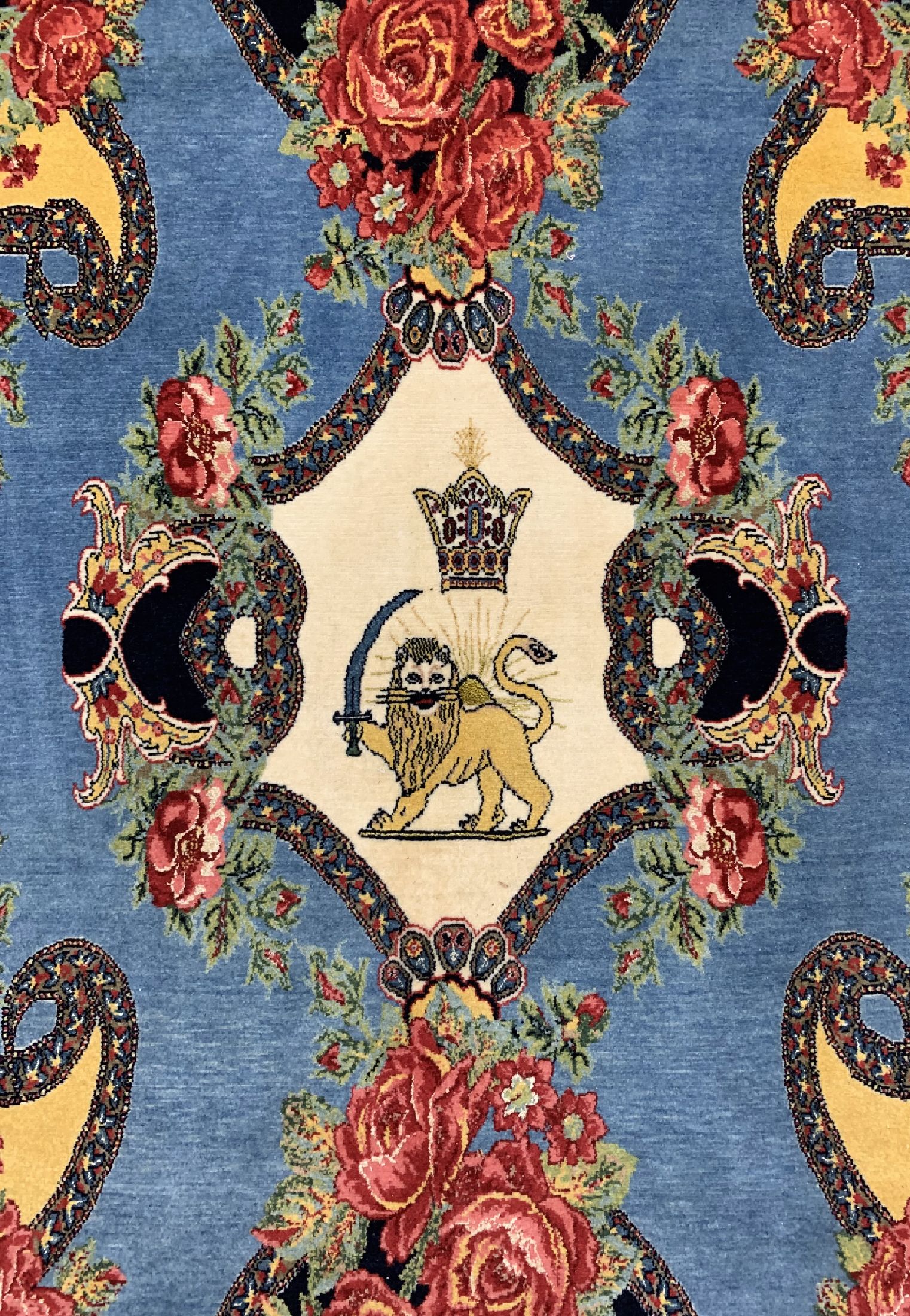 Detail c: Senneh Sehr fein Persien, "Shiro-Khorshid &Krone", ca. 30 Jahre, Korkwolle mit und auf Seide, ca. 340 x 215 cm, ca. 1,0 Mio. Kn/qm, EHZ: 1