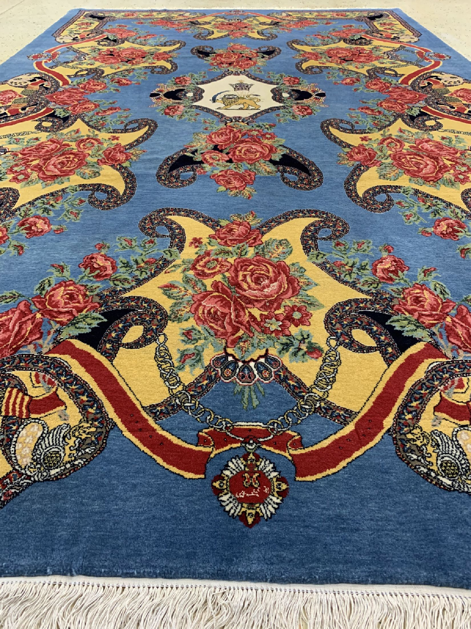 Detail e: Senneh Sehr fein Persien, "Shiro-Khorshid &Krone", ca. 30 Jahre, Korkwolle mit und auf Seide, ca. 340 x 215 cm, ca. 1,0 Mio. Kn/qm, EHZ: 1