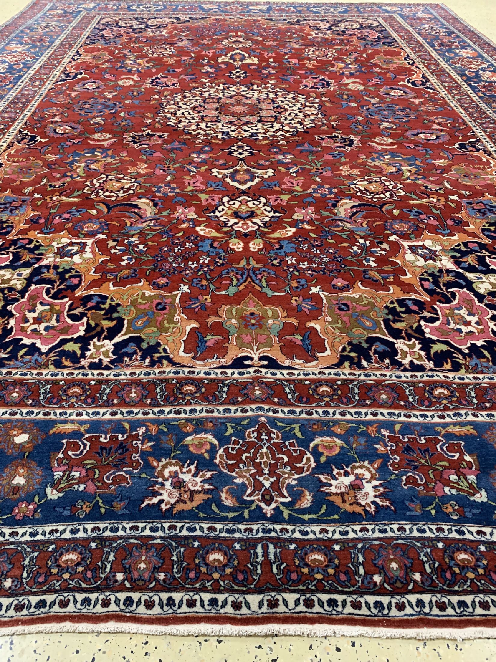 Detail f: Esfahan fein antik, Persien, datiert 1322(1901), Korkwolle auf Baumwolle, ca. 410 x305 cm, EHZ: 1-2