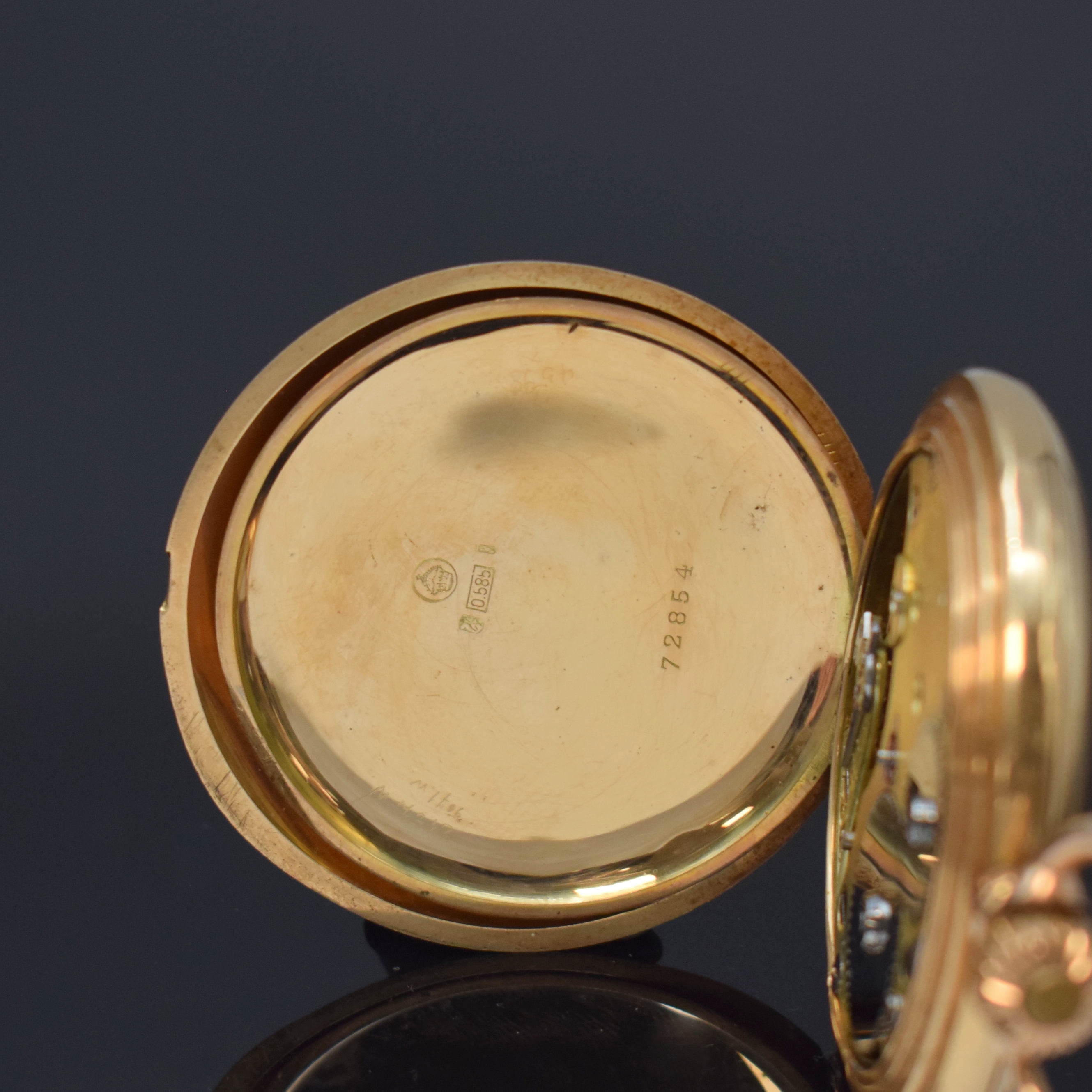 Detail f: UNION GLOCKE Herrensavonette in RoséG 585/000, Schweiz um 1910, guill. 3-Deckel Goldgeh. dell., Monogramm-Grav. auf dem Sprungdeckel, 3-tlg. ...