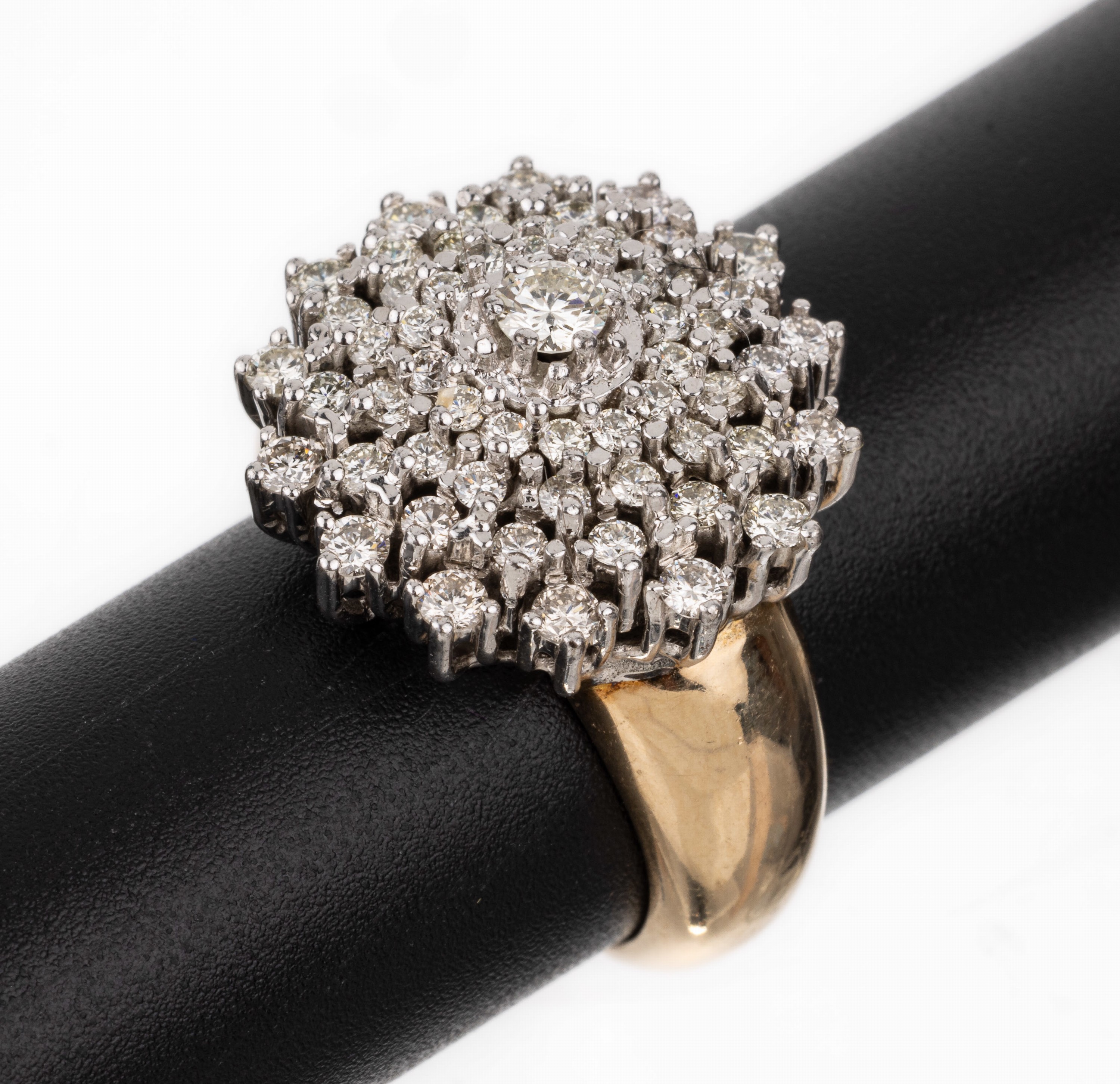 14 kt Gold Brillant-Ring, GG/WG 585/000, blütenförm. Ringkopf mit Brillanten zus. ca. 1.50 ct Weiß/si, RW 55, ca. 12 g
