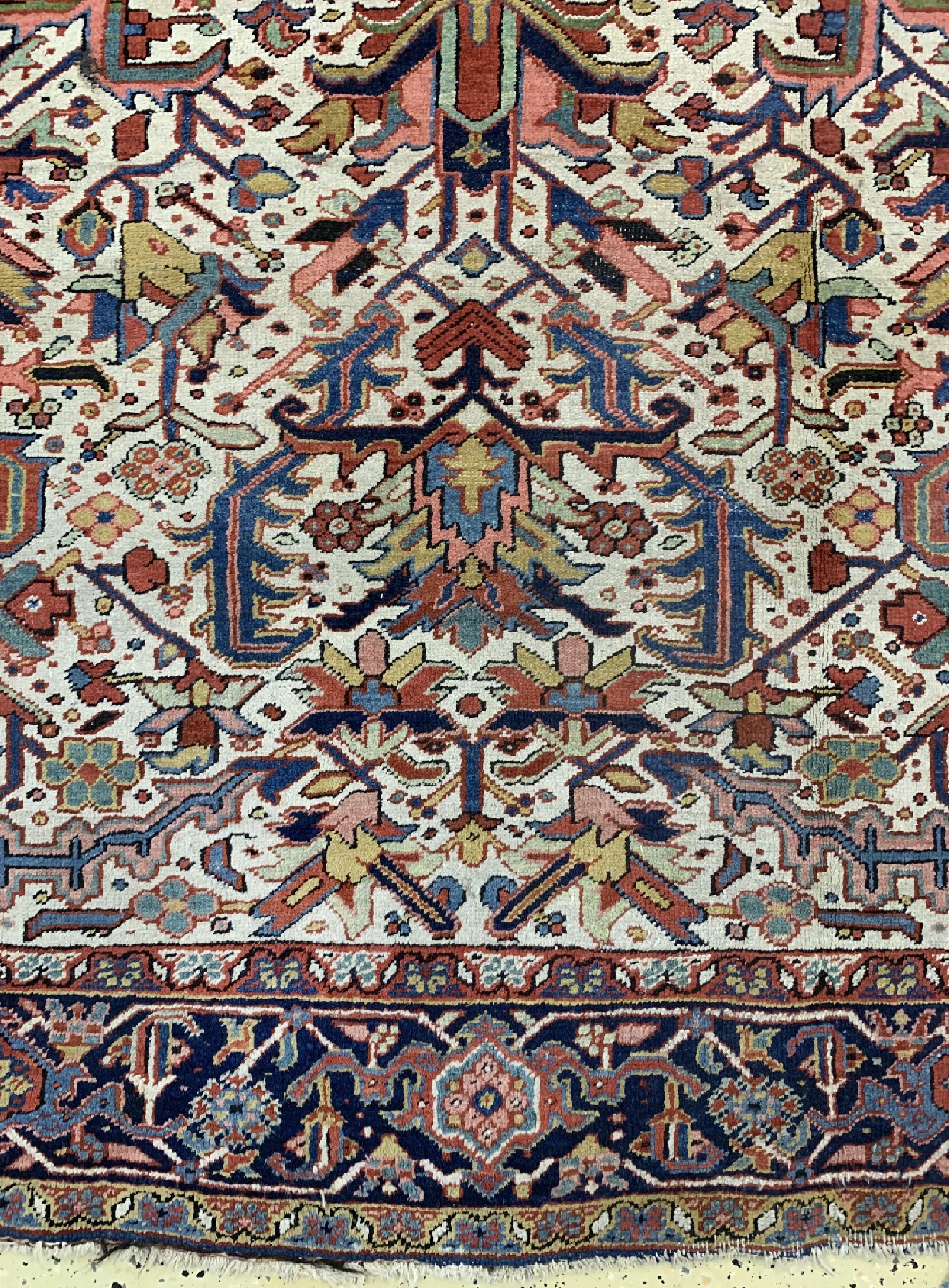Detail b: Heriz alt, Persien, um 1940, Wolle auf Baumwolle, ca. 330 x 262 cm, EHZ: 2-3