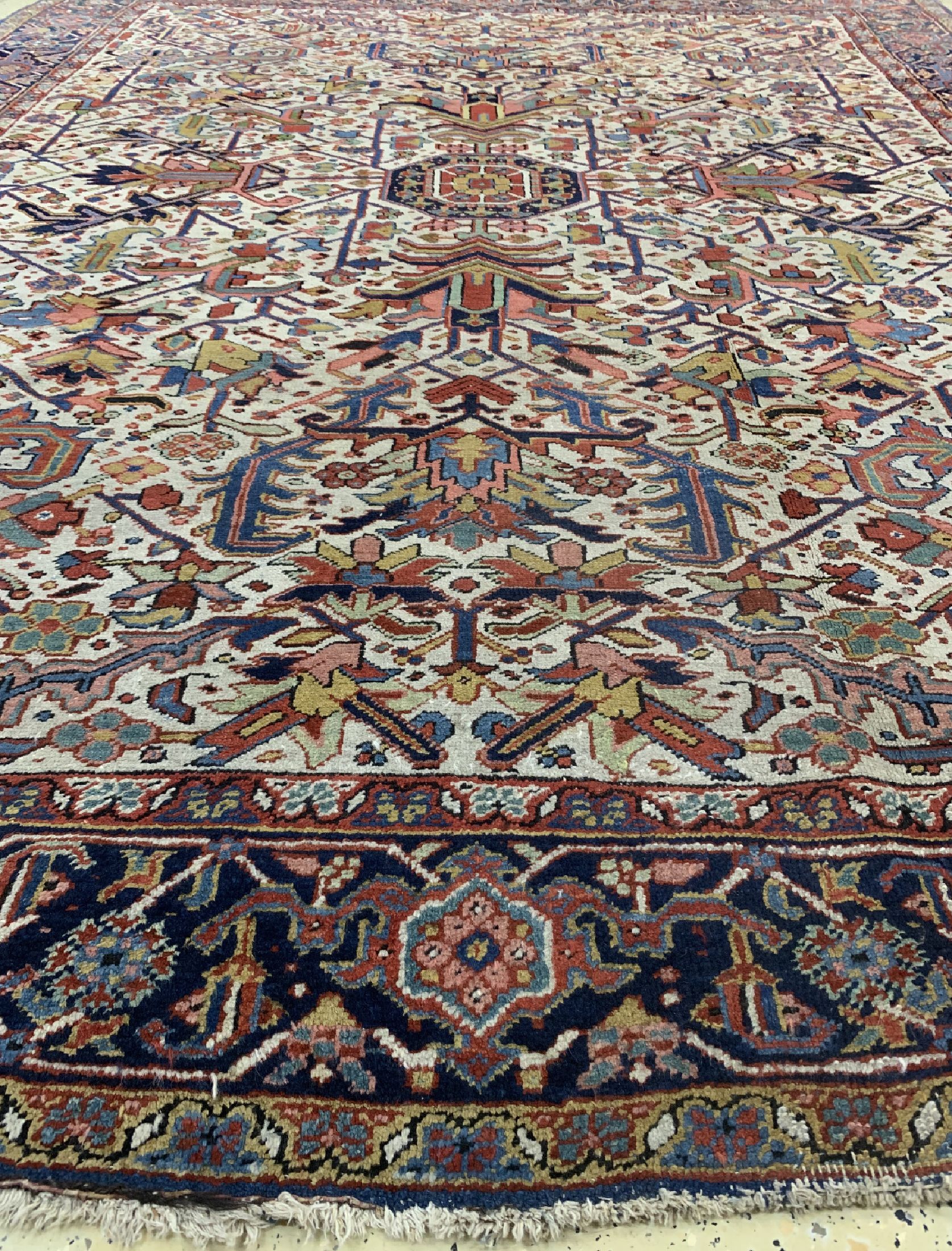 Detail d: Heriz alt, Persien, um 1940, Wolle auf Baumwolle, ca. 330 x 262 cm, EHZ: 2-3