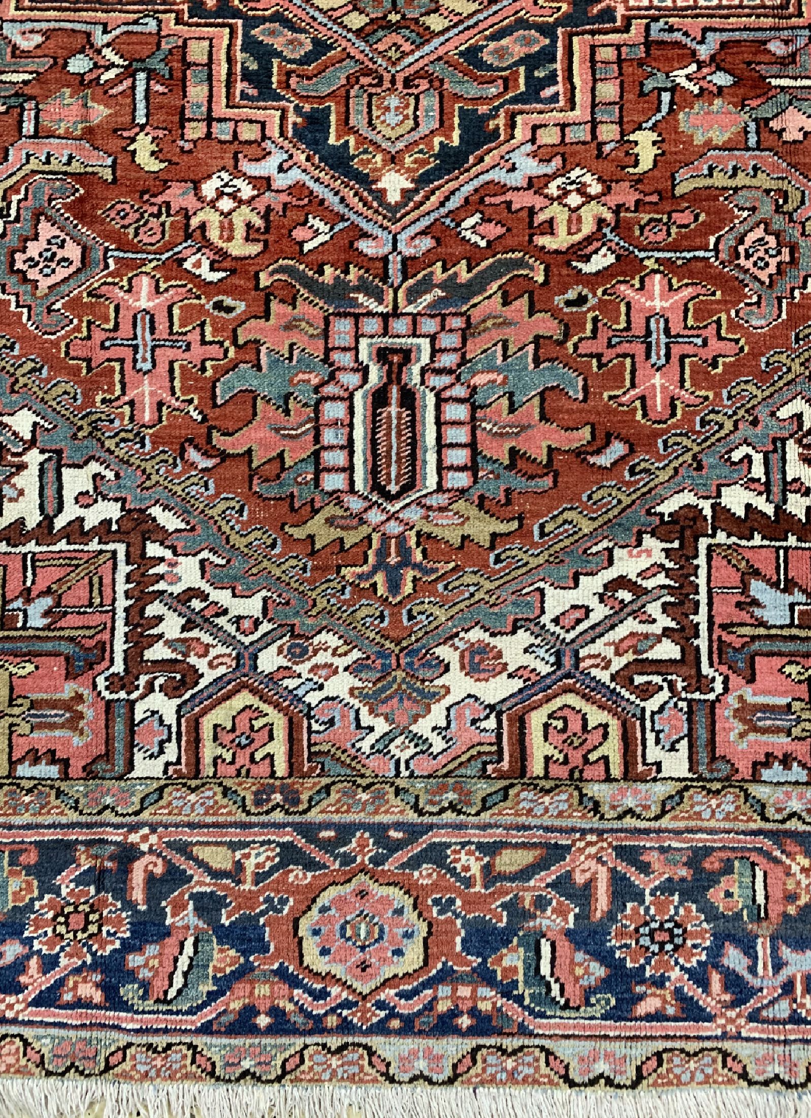 Detail b: Heriz alt, Persien, um 1940, Wolle auf Baumwolle, ca. 340 x 236 cm, EHZ: 3