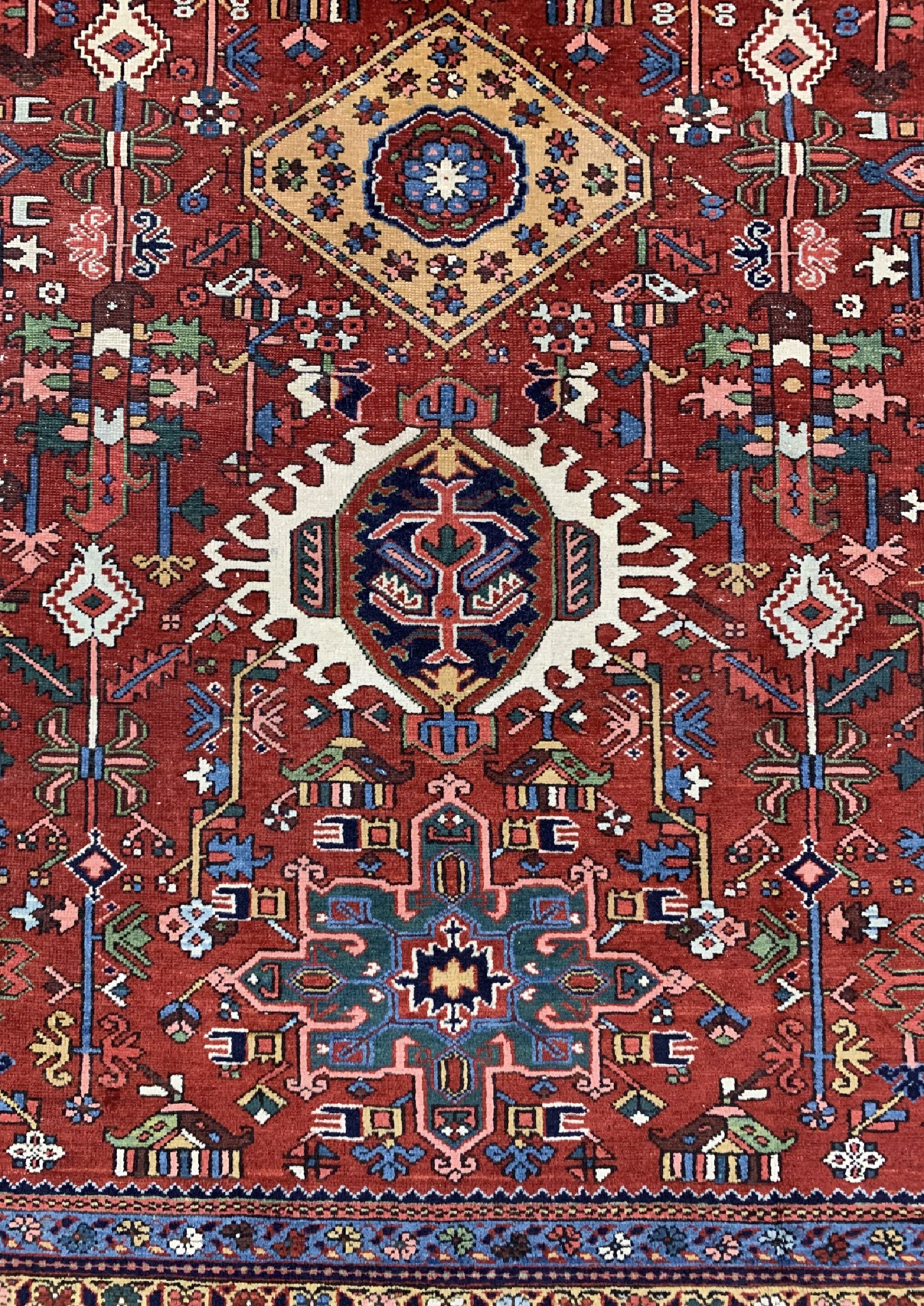 Detail c: Garadjeh alt, Persien, um 1930, Wolle auf Baumwolle, ca. 365 x 277 cm, Mottenfraß, EHZ: 3