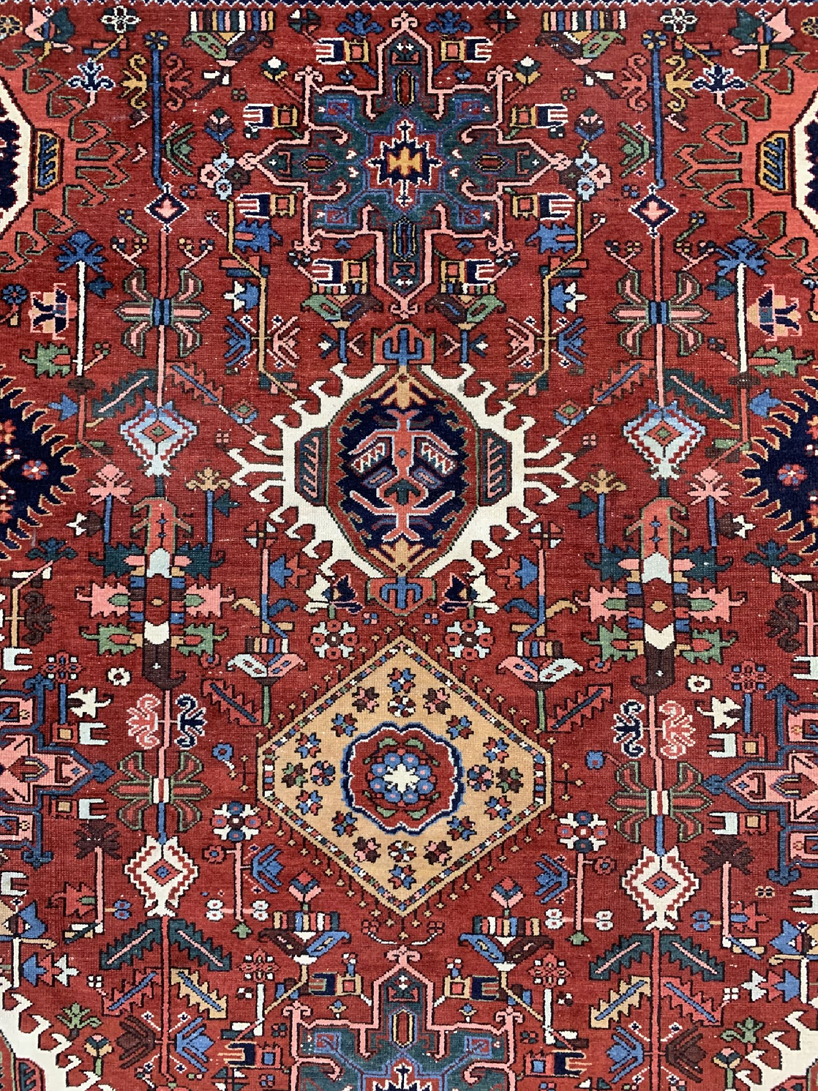 Detail d: Garadjeh alt, Persien, um 1930, Wolle auf Baumwolle, ca. 365 x 277 cm, Mottenfraß, EHZ: 3