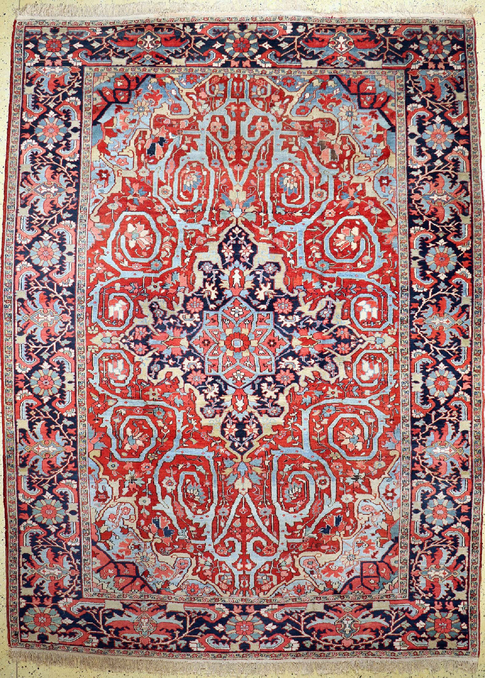 Heriz alt, Persien, um 1940, Wolle auf Baumwolle, ca. 388 x 288 cm, EHZ: 2-3, (Fransen erneuert)