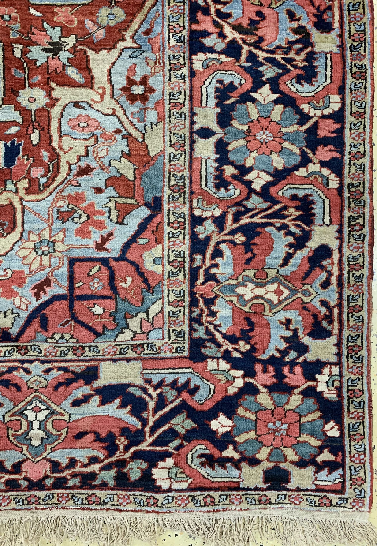 Detail a: Heriz alt, Persien, um 1940, Wolle auf Baumwolle, ca. 388 x 288 cm, EHZ: 2-3, (Fransen erneuert)