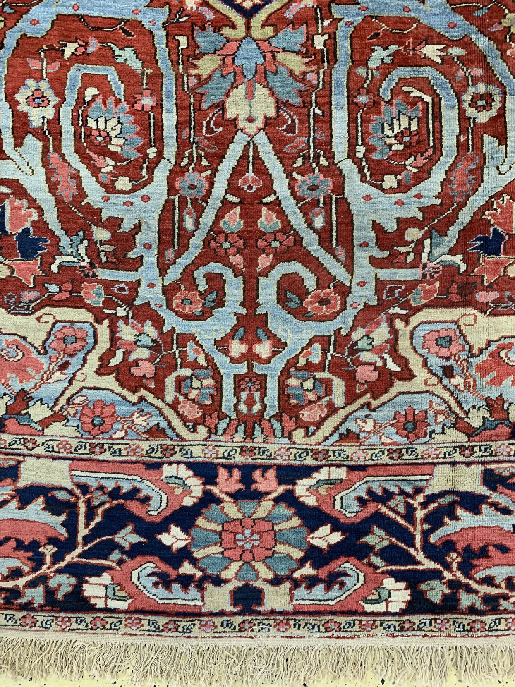 Detail b: Heriz alt, Persien, um 1940, Wolle auf Baumwolle, ca. 388 x 288 cm, EHZ: 2-3, (Fransen erneuert)