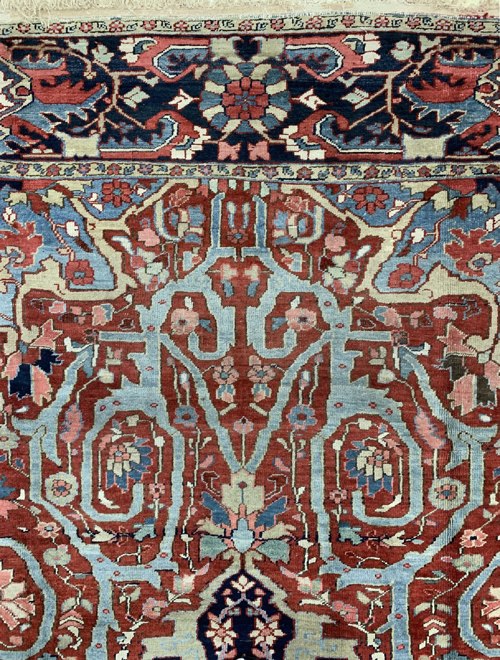 Detail d: Heriz alt, Persien, um 1940, Wolle auf Baumwolle, ca. 388 x 288 cm, EHZ: 2-3, (Fransen erneuert)