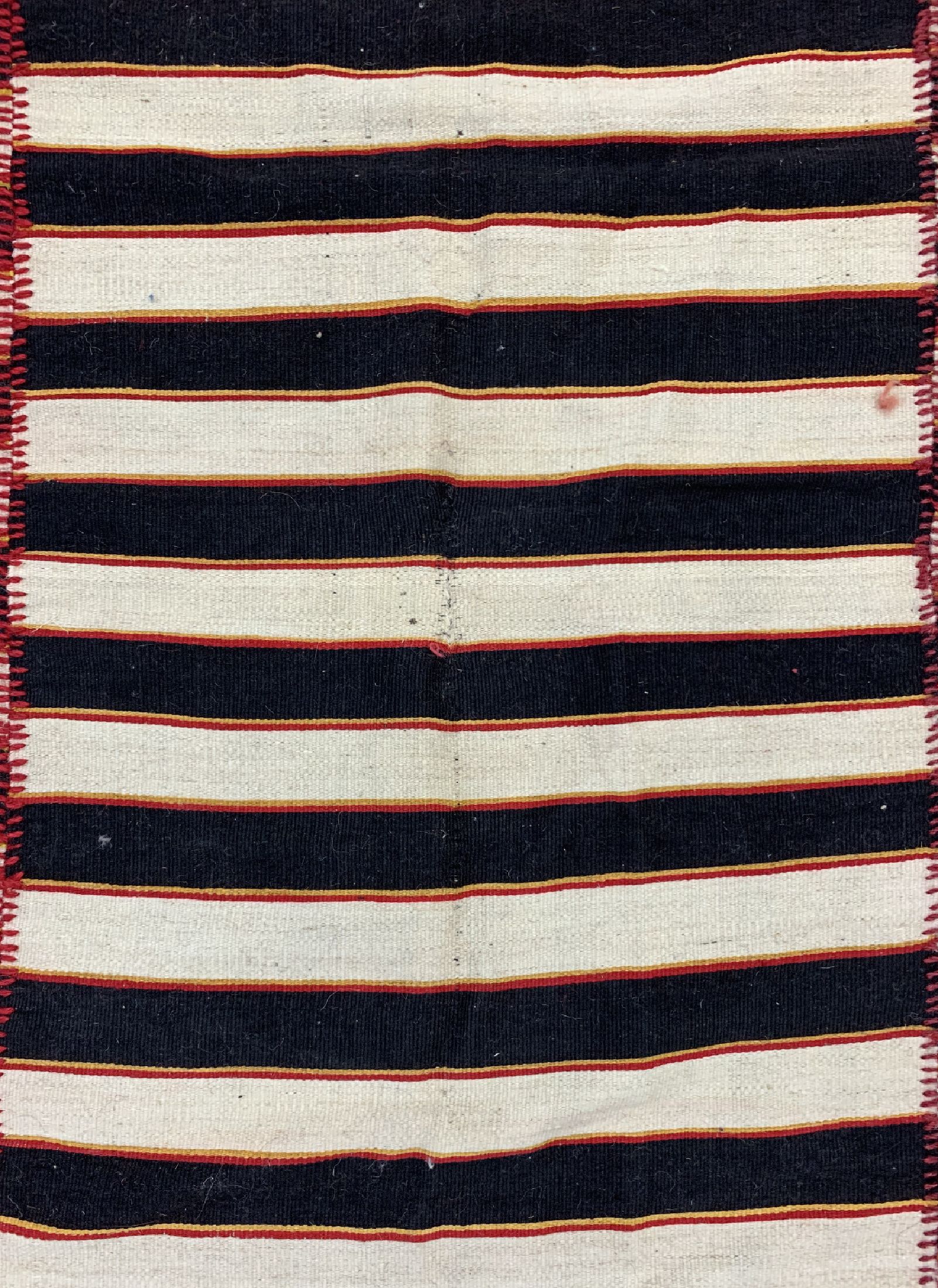 Detail b: Masandaran Kelim, Persien, um 1950, Wolle auf Wolle, ca. 410 x 260 cm, EHZ: 1-2, (kleineRestaurierung)