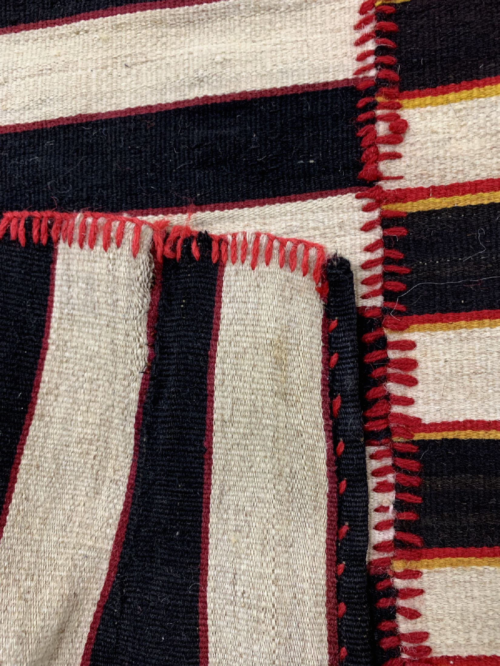 Detail d: Masandaran Kelim, Persien, um 1950, Wolle auf Wolle, ca. 410 x 260 cm, EHZ: 1-2, (kleineRestaurierung)