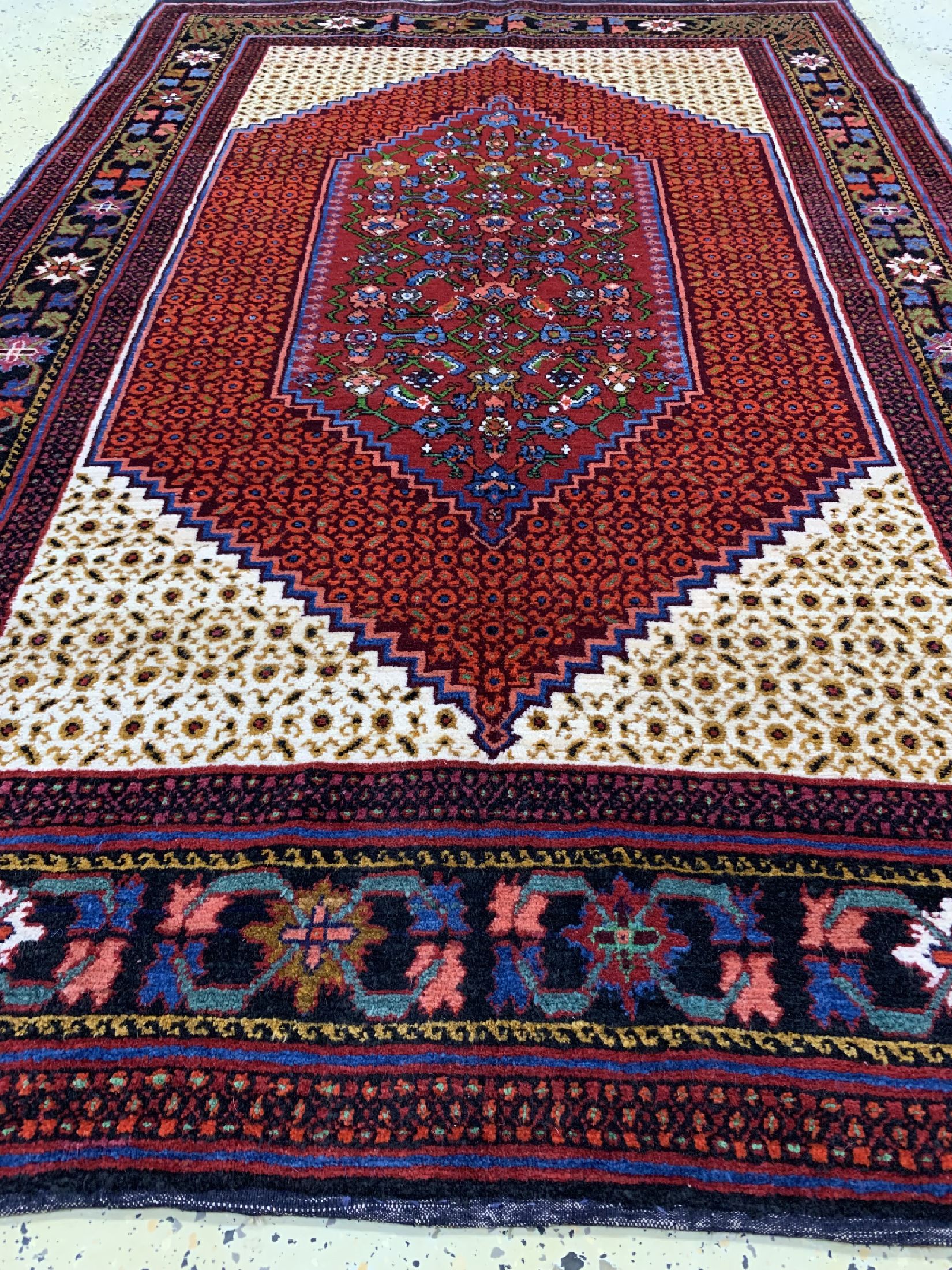 Detail d: Karabagh alt, Kaukasus, um 1950, Wolle auf Wolle, ca. 210 x 135 cm, EHZ: 1-2