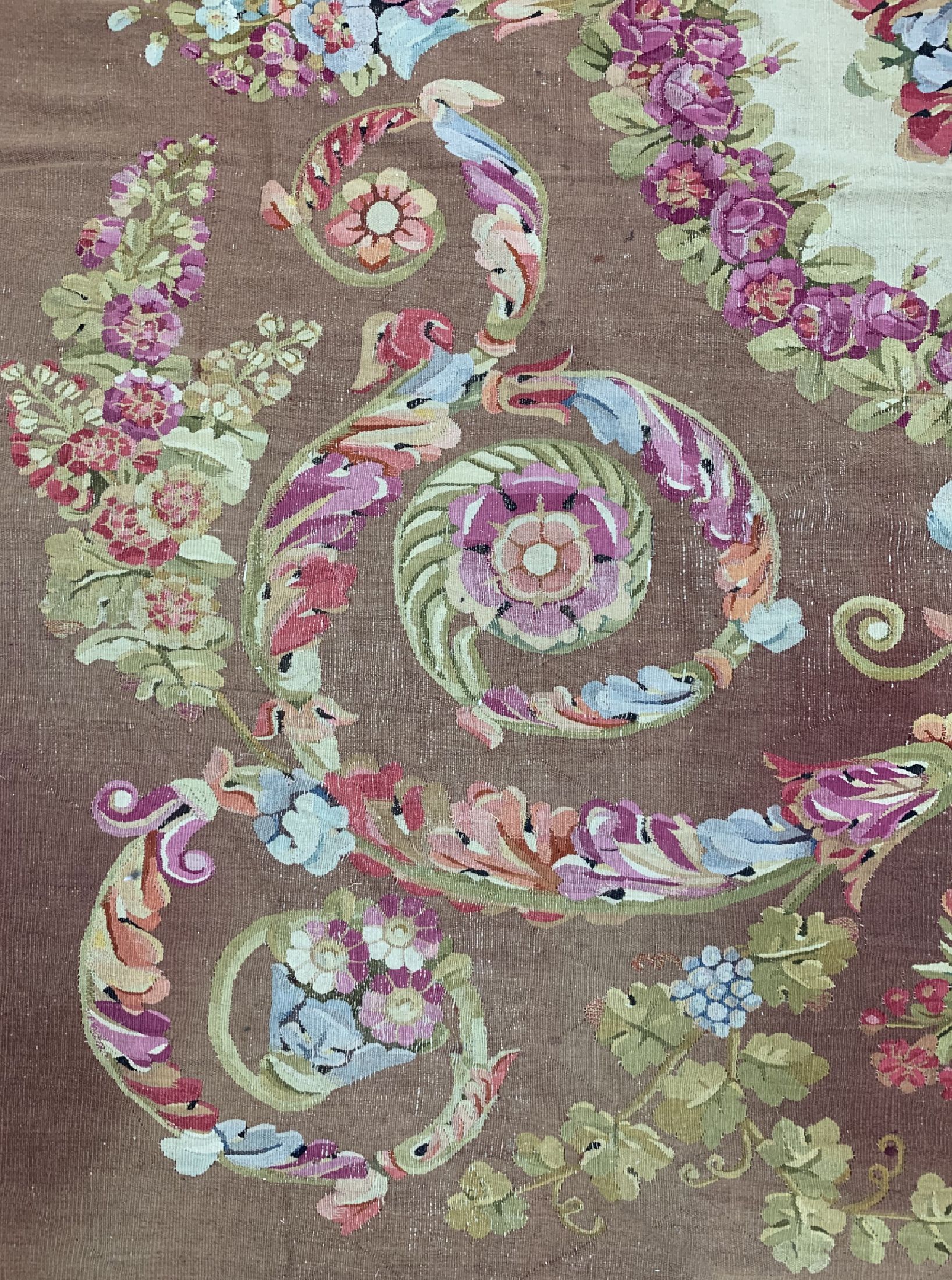 Detail c: Antiker Aubusson"Flachgewebt" Frankreich, 19.Jhd, Wolle auf Baumwolle, ca. 540 x 340 cm,EHZ: 3