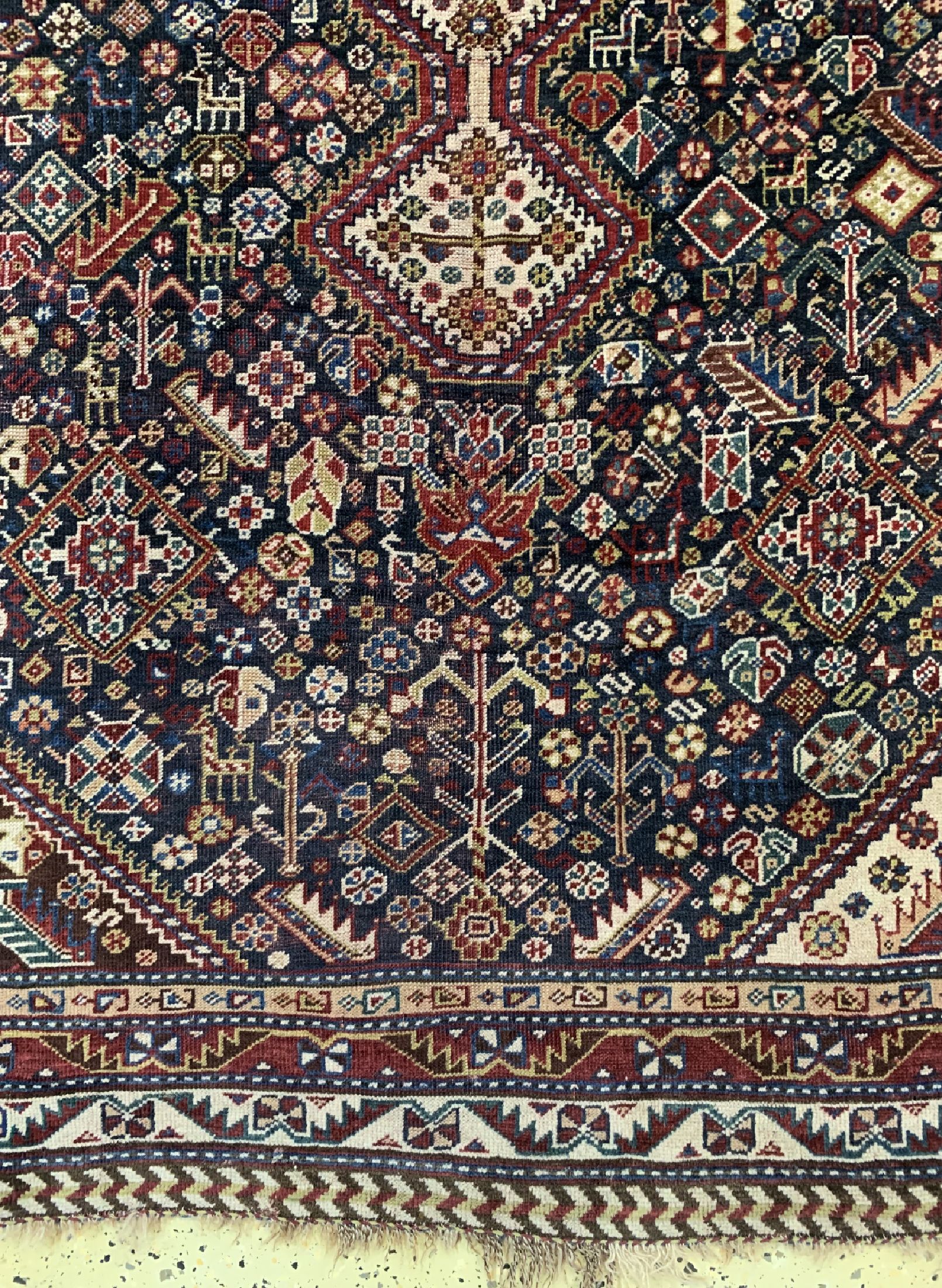 Detail b: Antiker Khamseh, Persien, 19.Jhd, Wolle aufWolle, ca. 250 x 150 cm, EHZ: 3