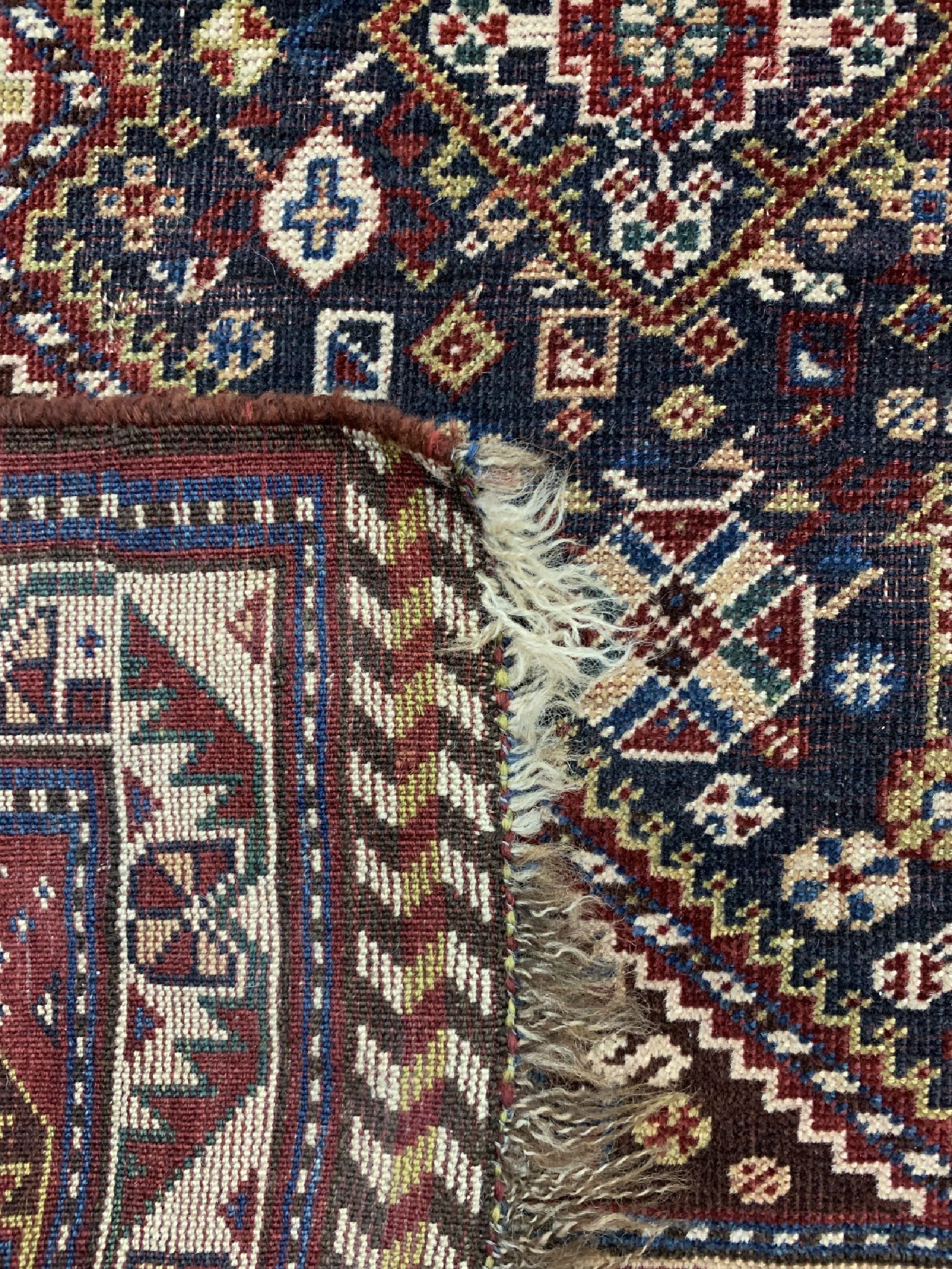 Detail e: Antiker Khamseh, Persien, 19.Jhd, Wolle aufWolle, ca. 250 x 150 cm, EHZ: 3