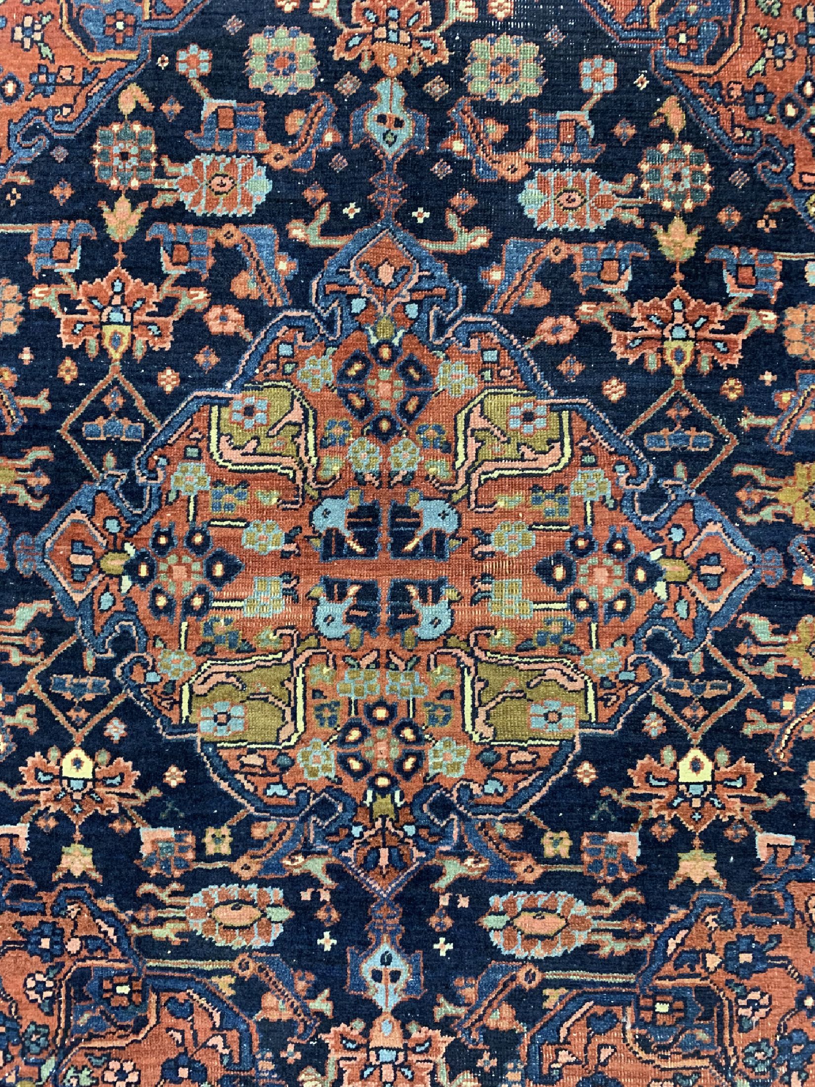 Detail b: Antiker Heriz, Persien, um 1900, Wolle auf Baumwolle, ca. 182 x 150 cm, EHZ: 4