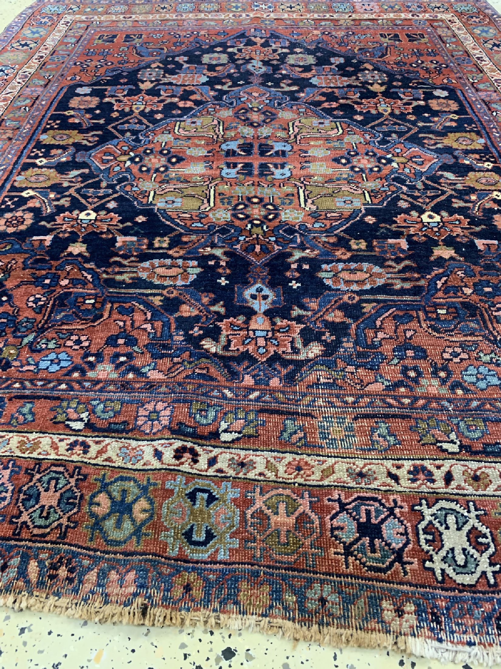 Detail d: Antiker Heriz, Persien, um 1900, Wolle auf Baumwolle, ca. 182 x 150 cm, EHZ: 4
