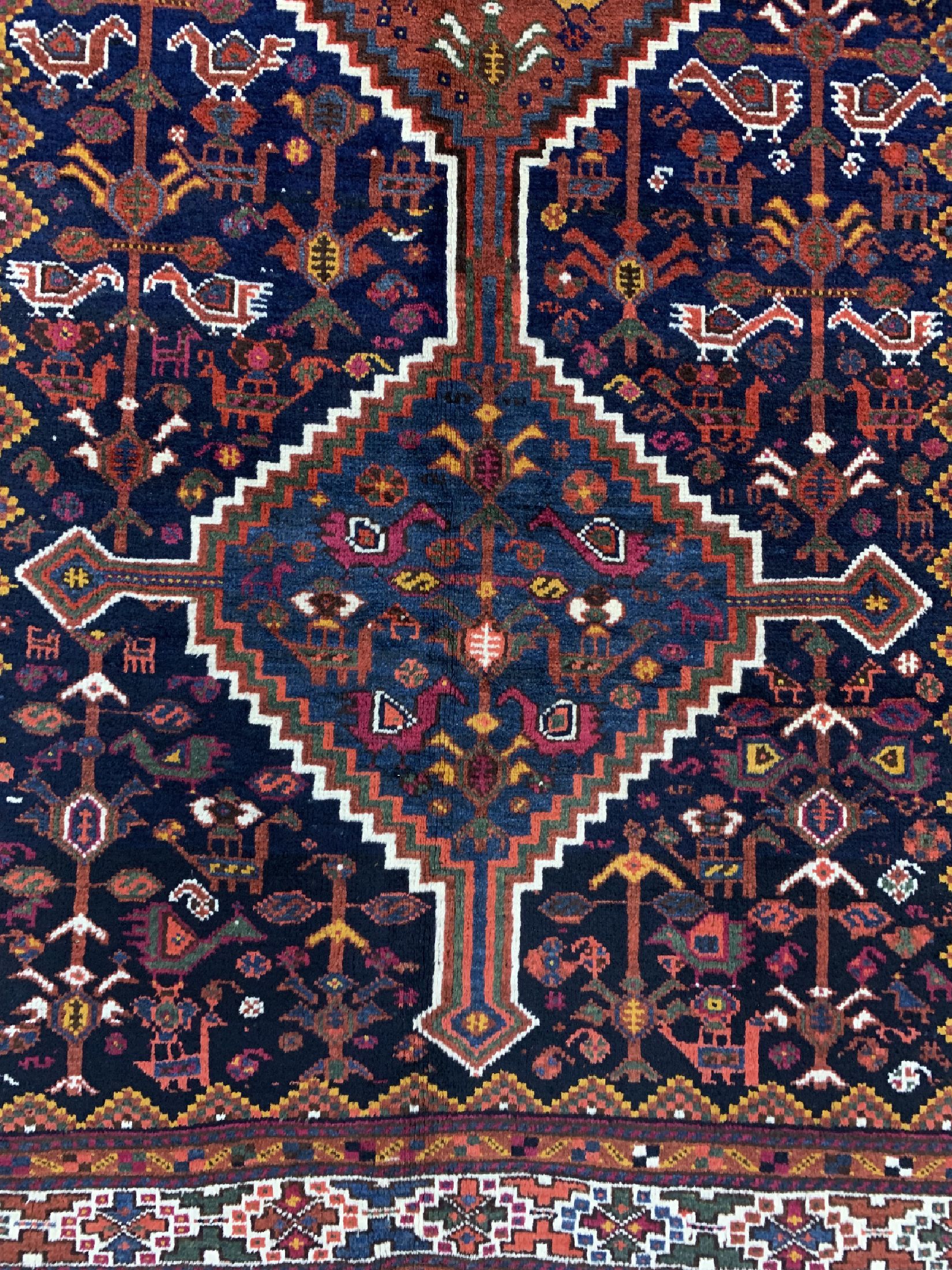Detail b: Louri Ghaschgai, Persien, um 1930/1940, Wolle auf Wolle, ca. 280 x 160 cm, EHZ: 2, (minimal restauriert)