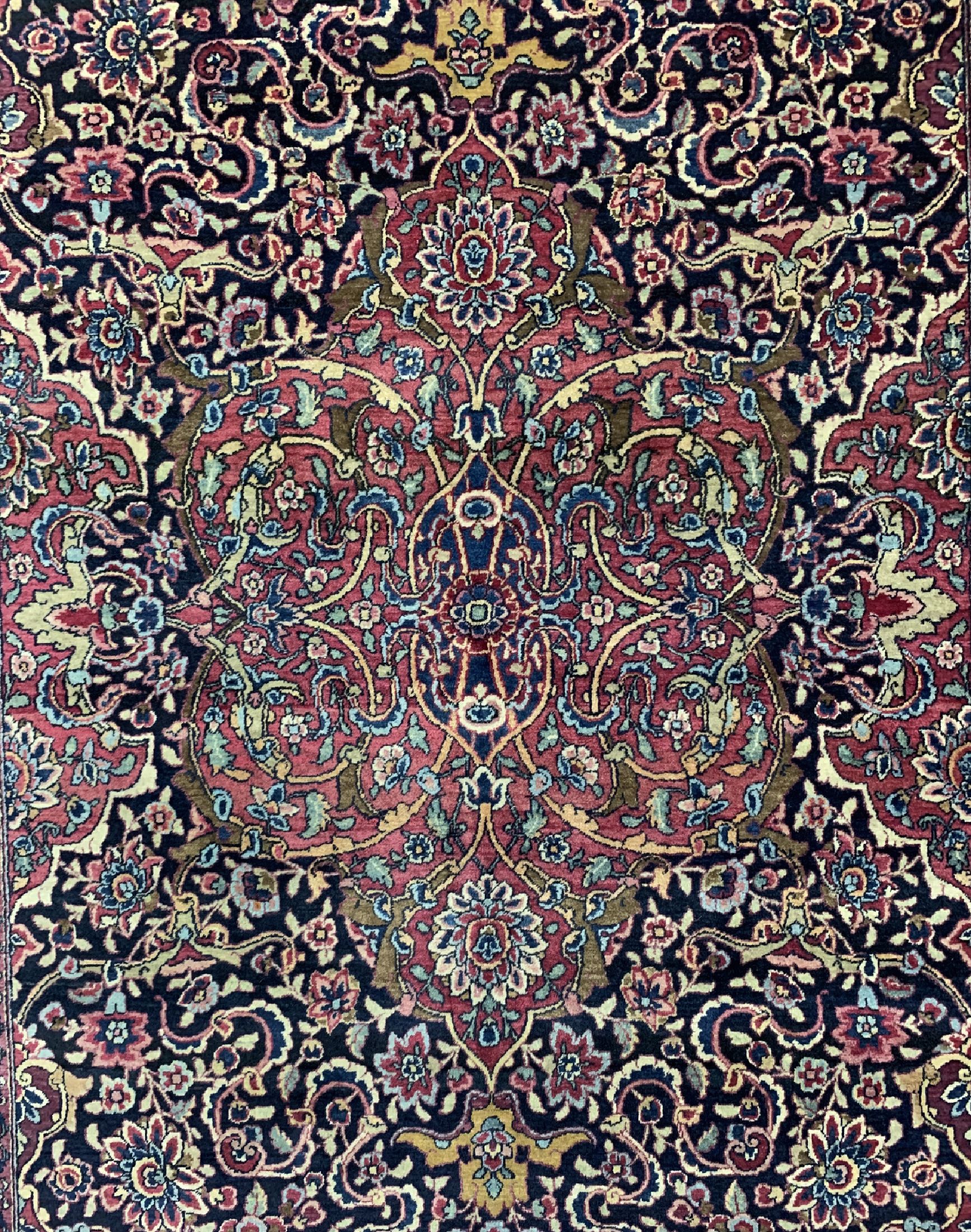 Detail c: Antiker Kerman, signiert, Persien, um 1900,Wolle auf Baumwolle, ca. 223 x 142 cm, EHZ: 2 Mottenfraß, gereinigt