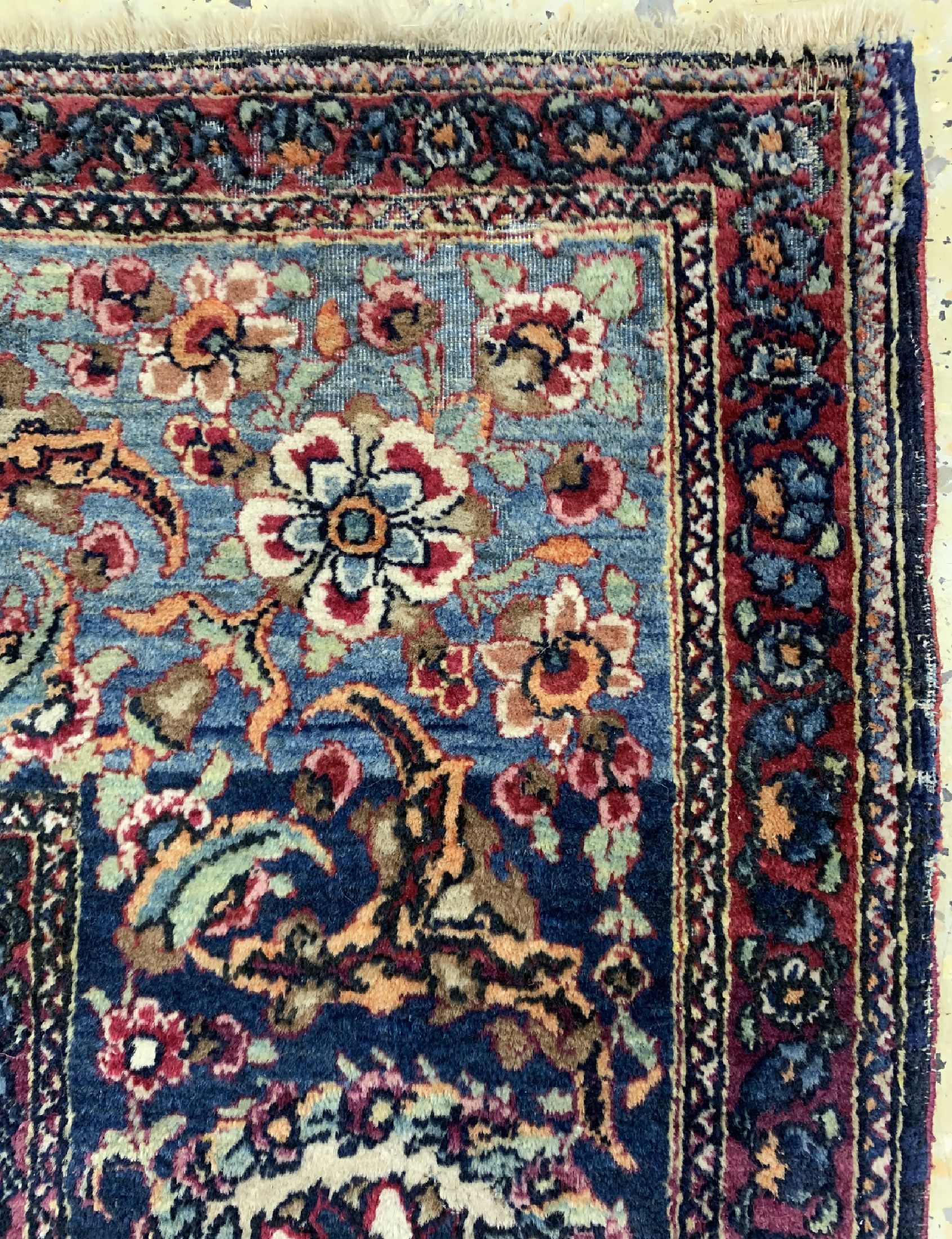 Detail e: Antiker Kerman, signiert, Persien, um 1900,Wolle auf Baumwolle, ca. 223 x 142 cm, EHZ: 2 Mottenfraß, gereinigt