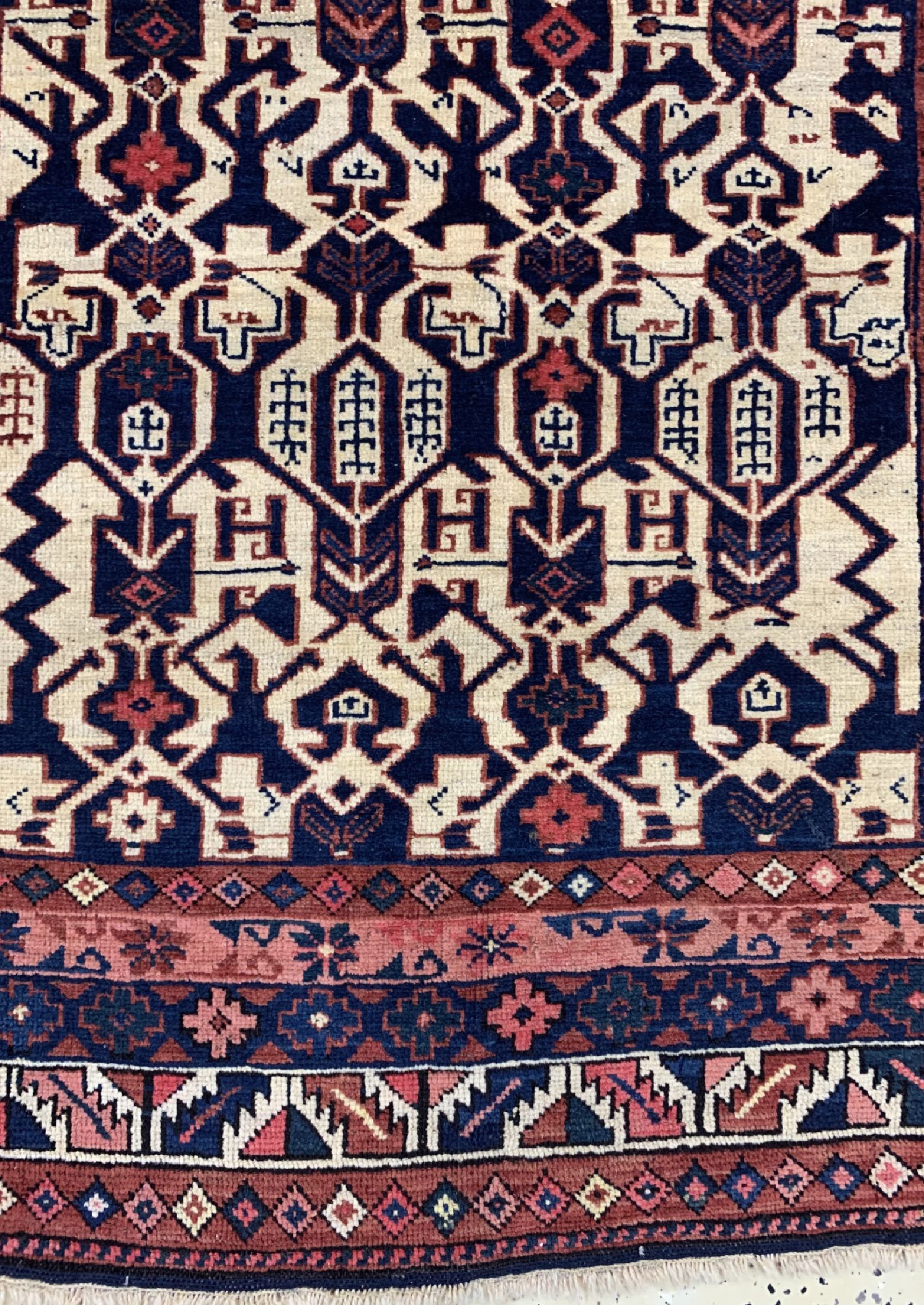 Detail b: Antiker Schirwan, Kaukasus, 19.Jhd, Wolle auf Wolle, ca. 163 x 117 cm, EHZ: 2, (minimal restauriert)