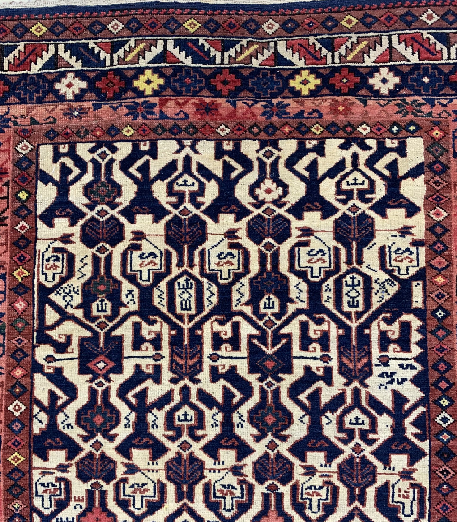 Detail c: Antiker Schirwan, Kaukasus, 19.Jhd, Wolle auf Wolle, ca. 163 x 117 cm, EHZ: 2, (minimal restauriert)