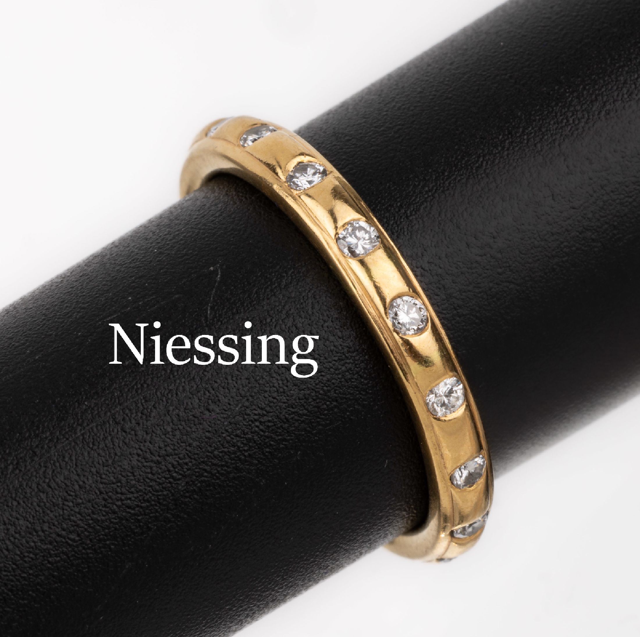 18 kt Gold NIESSING Brillant-Ring, GG 750/000, Brillanten zus. ca. 0.60 ct feines Weiß-Weiß/vvs-vs, RW 54, ca. 3.9 g