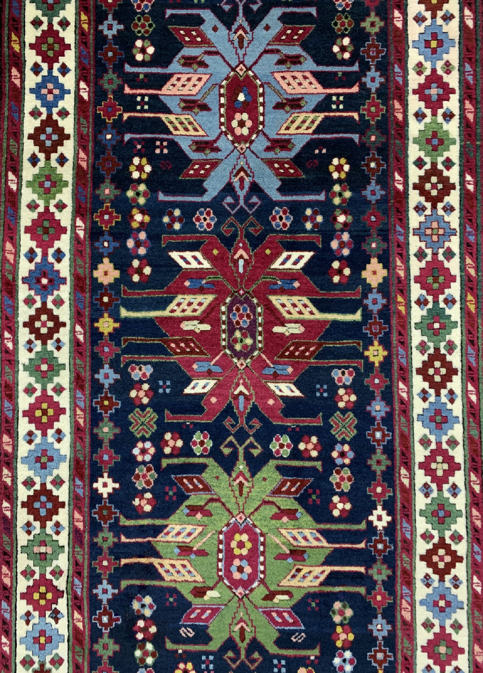 Detail c: Antiker Kazak, Kaukasus, 19.Jhd, Wolle auf Wolle, ca. 315 x 115 cm, EHZ: 1-2