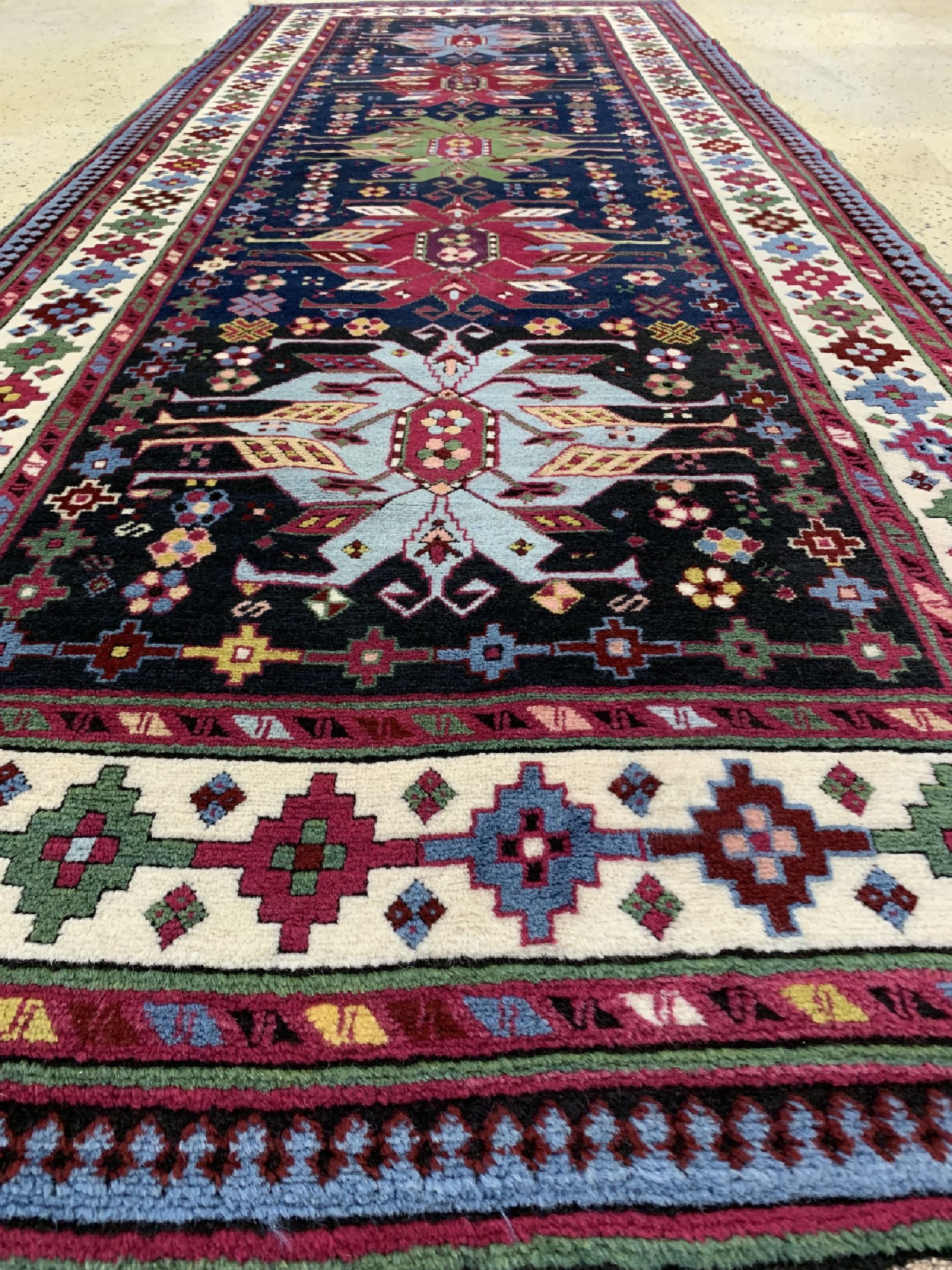 Detail e: Antiker Kazak, Kaukasus, 19.Jhd, Wolle auf Wolle, ca. 315 x 115 cm, EHZ: 1-2