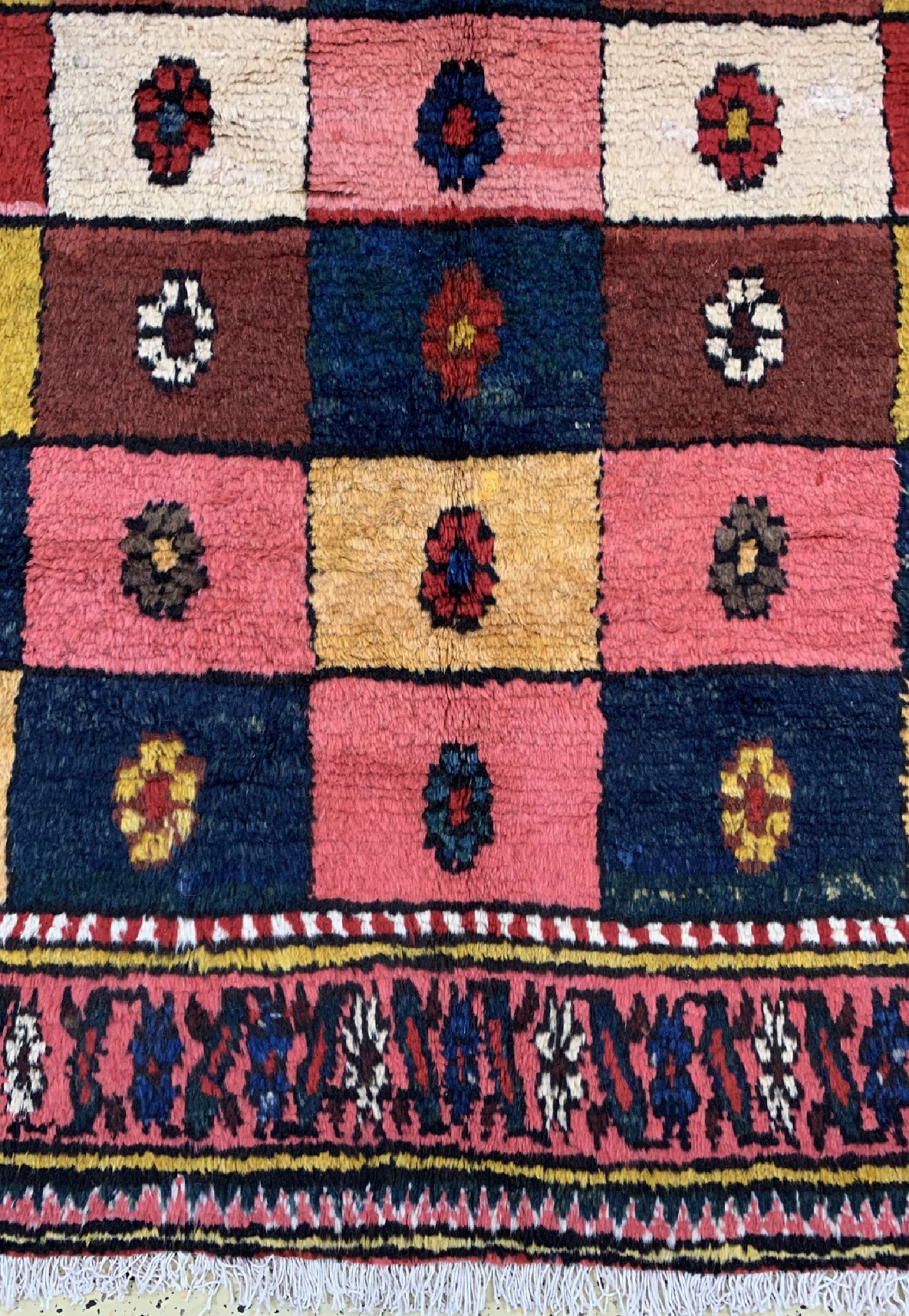 Detail b: Louri Bachtiar, Persien, um 1940, Wolle aufBaumwolle, ca. 210 x 135 cm, EHZ: 1-2