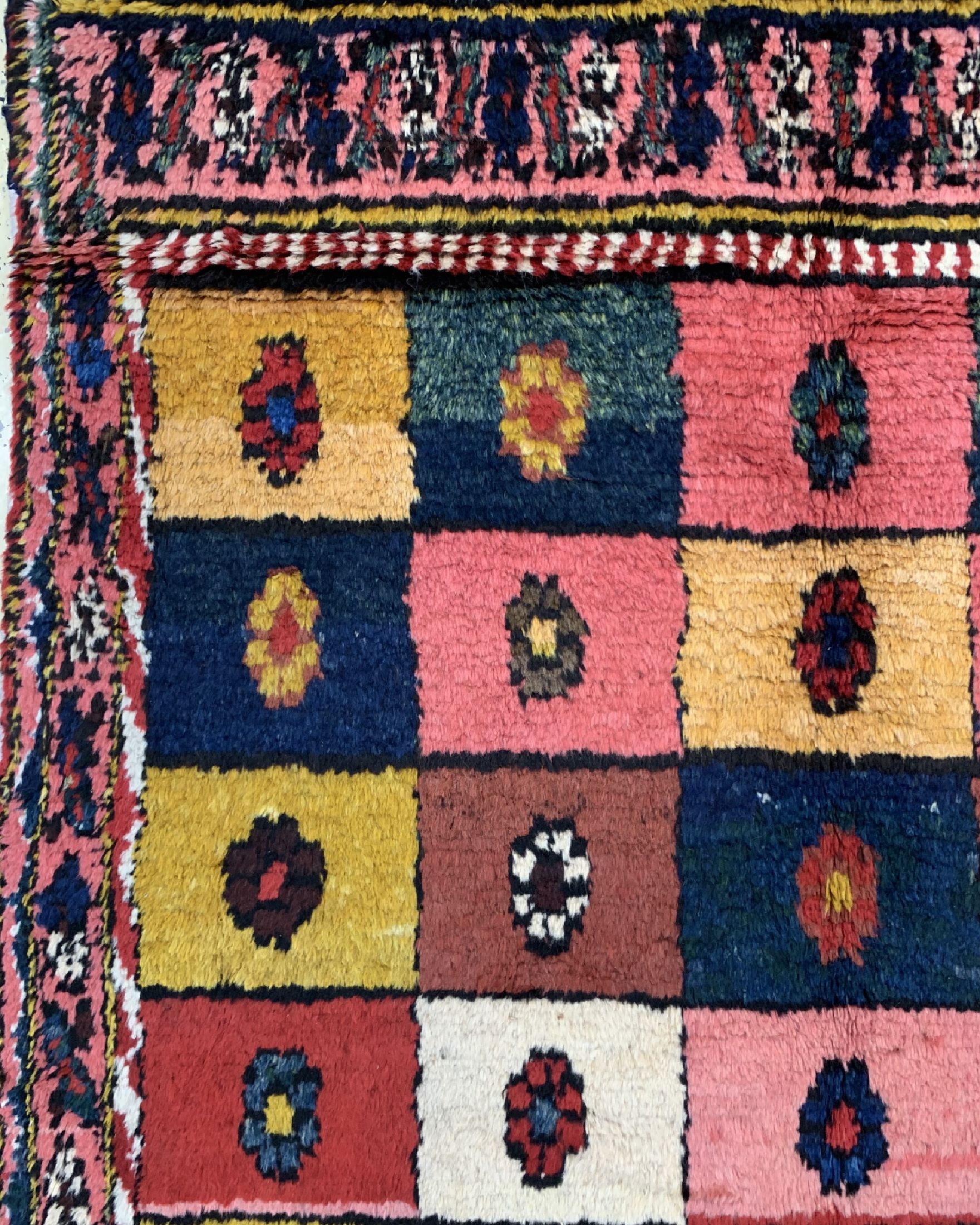 Detail c: Louri Bachtiar, Persien, um 1940, Wolle aufBaumwolle, ca. 210 x 135 cm, EHZ: 1-2