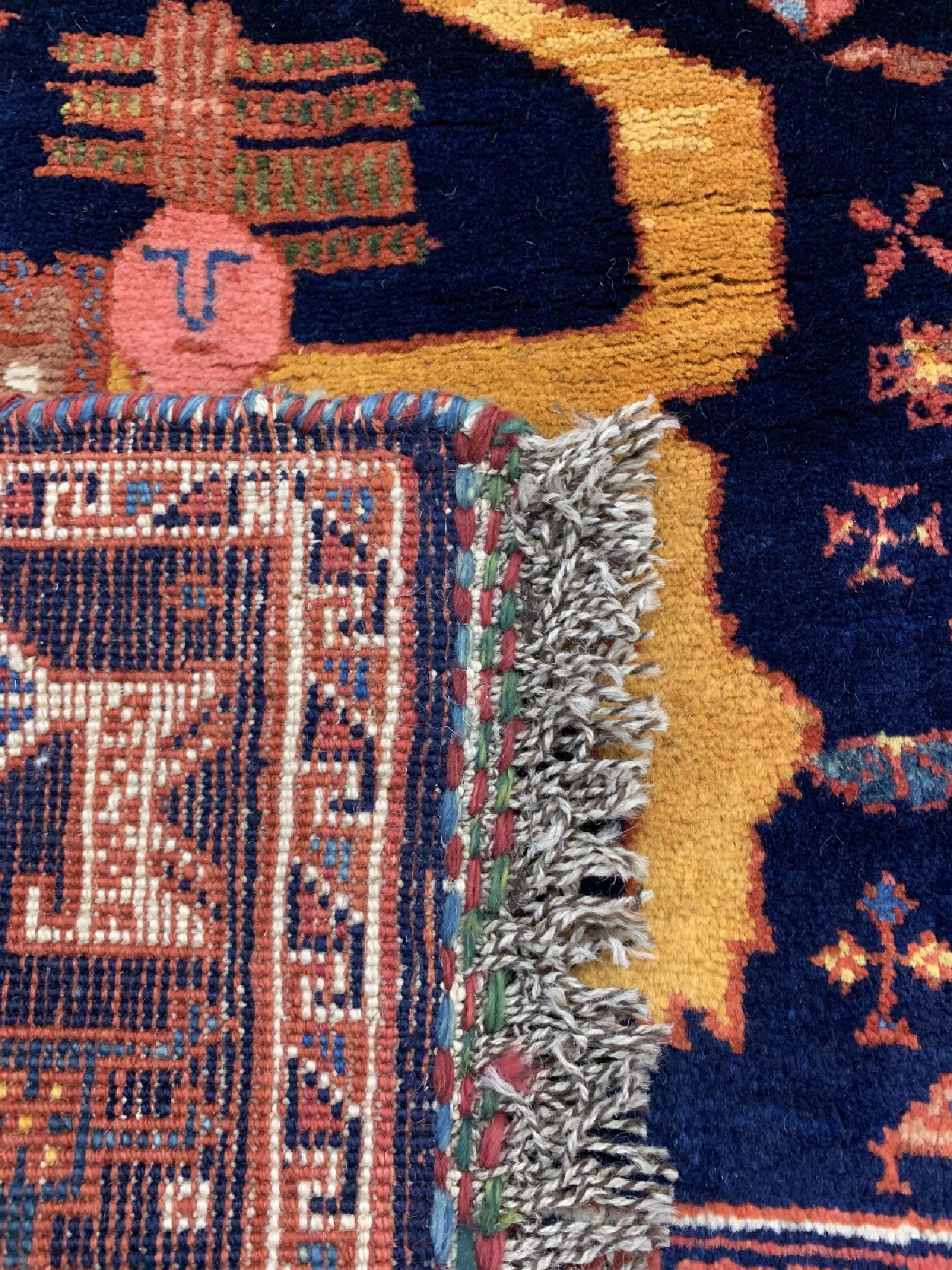 Detail e: Gabbeh alt"Farvahar Symbol" Persien, um 1940/1950, Wolle auf Wolle, ca. 123 x 123 cm, EHZ: 1-2(Farhavar ist Symbol von Zoroastischen).