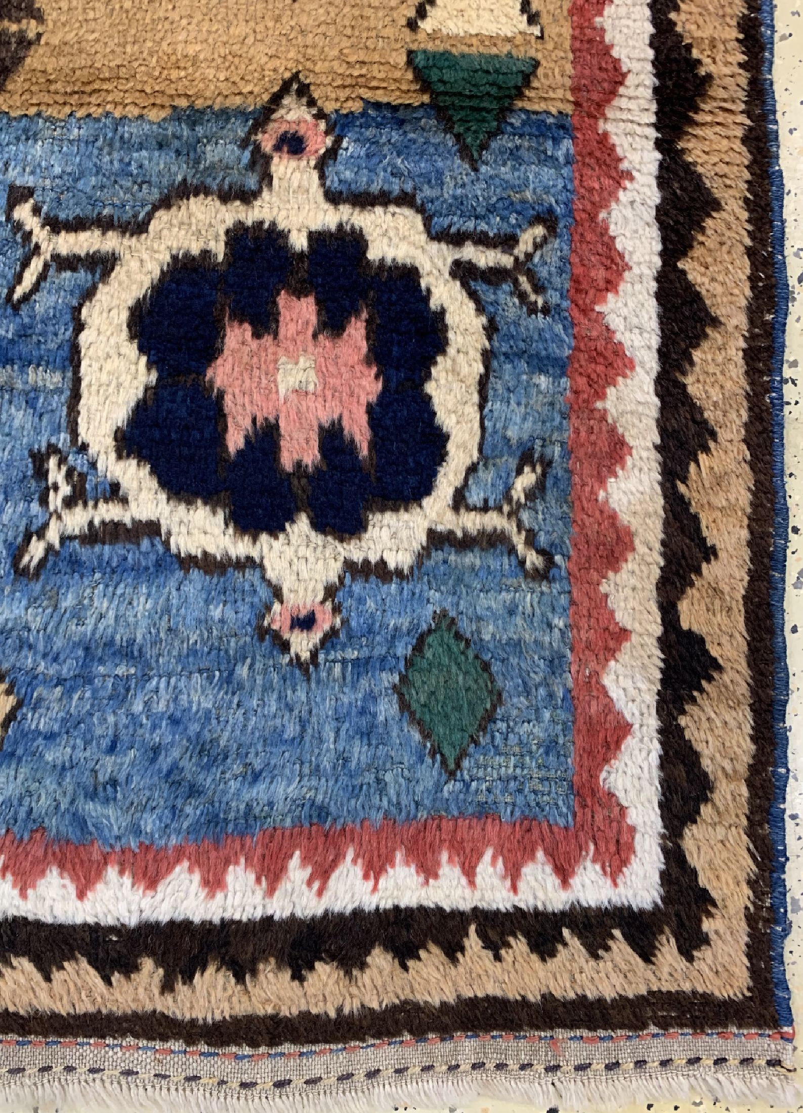 Detail a: Antiker Louri Gabbeh, Persien, 19.Jhd, Wolle auf Wolle, ca. 140 x 110 cm, EHZ: 2, (Fachmänisch restauriert).