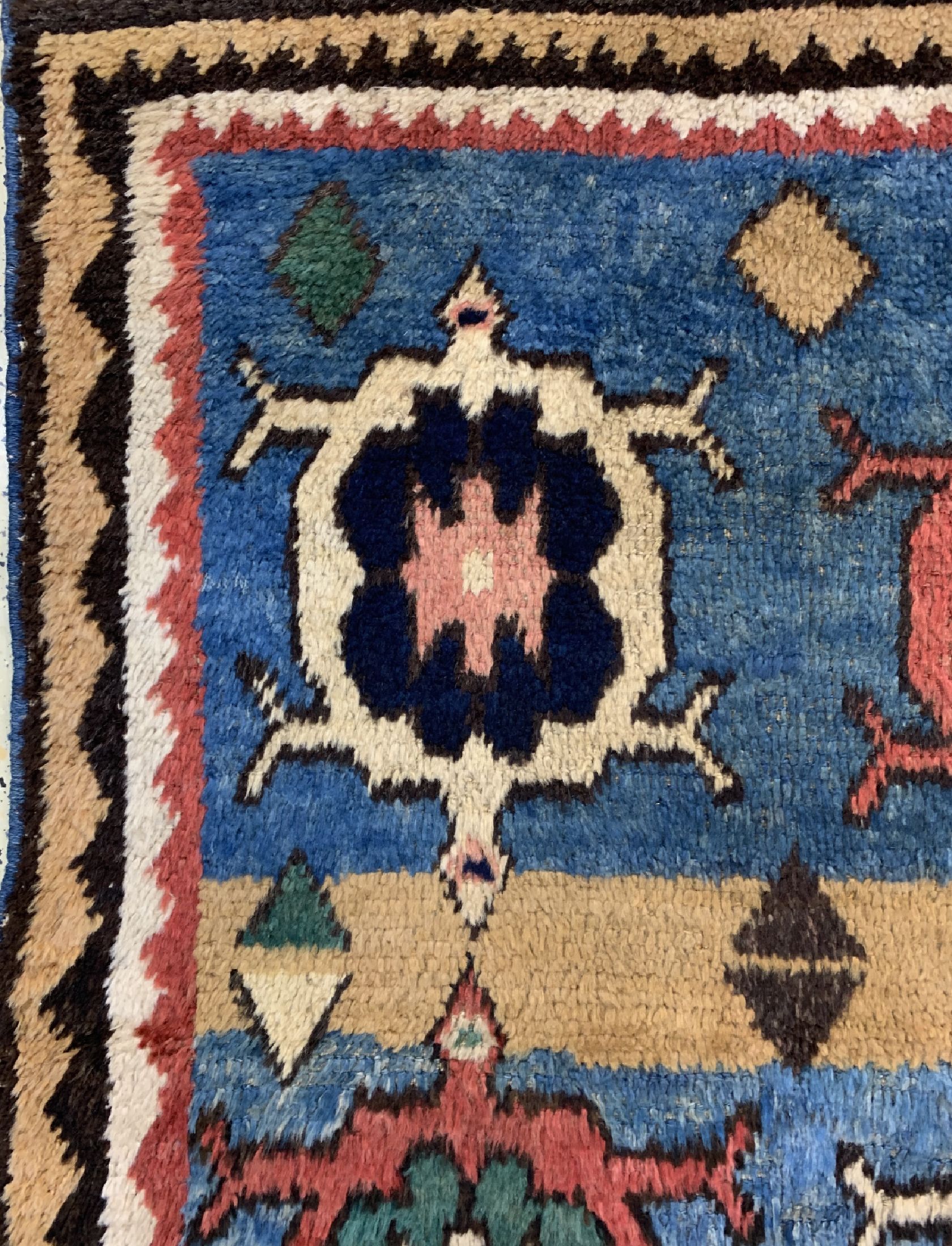 Detail c: Antiker Louri Gabbeh, Persien, 19.Jhd, Wolle auf Wolle, ca. 140 x 110 cm, EHZ: 2, (Fachmänisch restauriert).