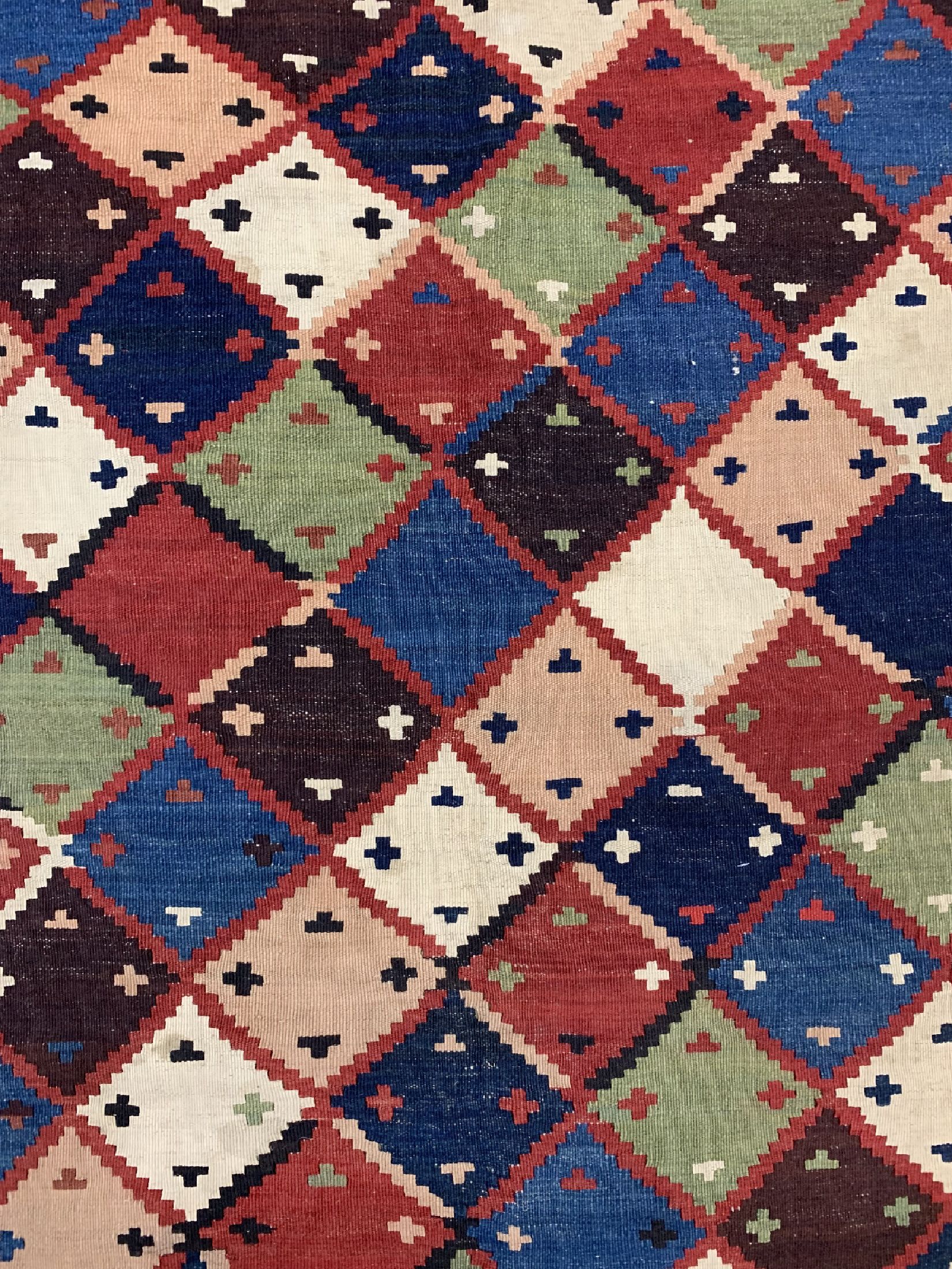 Detail c: Ghaschgai Kelim antik, Persien, um 1900, Wolle auf Wolle, ca. 290 x 153 cm, EHZ: 2, (ein geflicktes Loch)