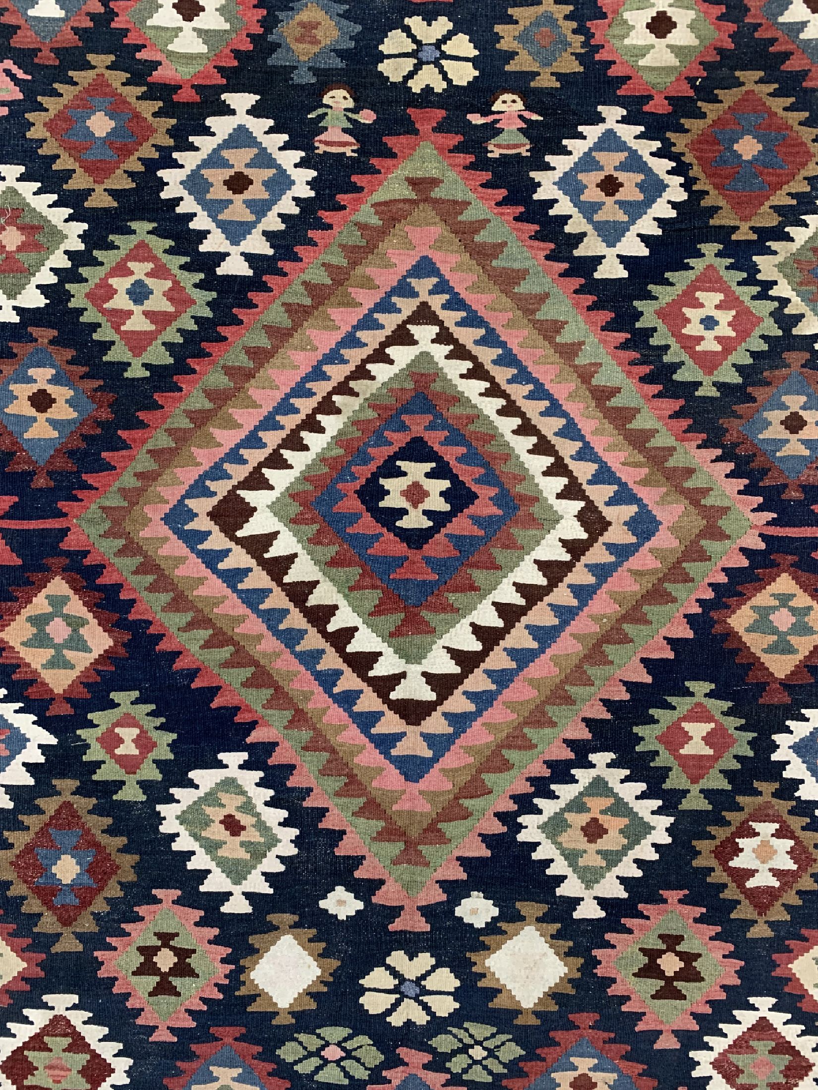 Detail b: Bidjar Kelim, Persien, um 1920/1930, Wolle auf Baumwolle, ca. 330 x 140 cm, Reinigungsbedürftig, EHZ: 2