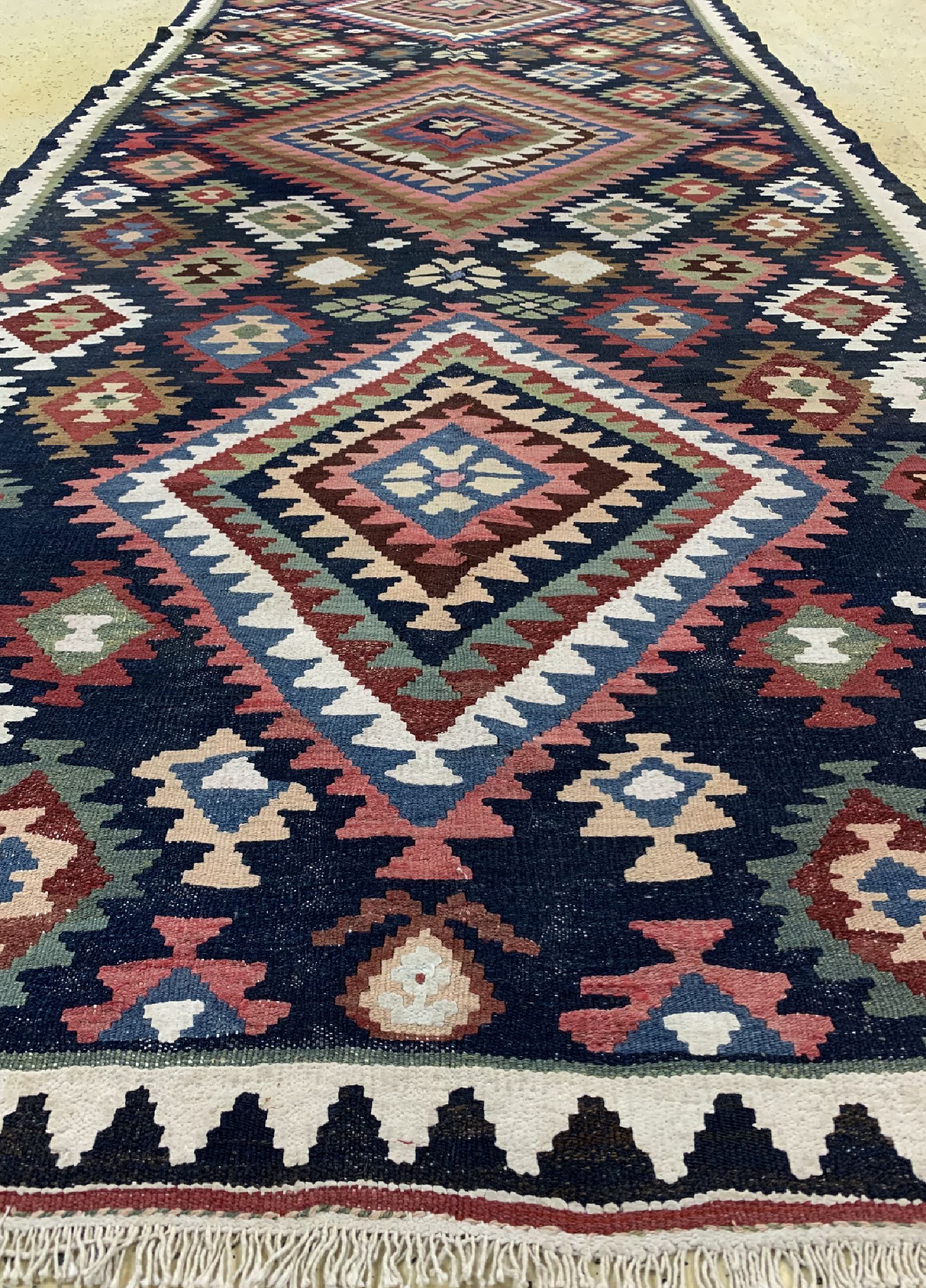 Detail d: Bidjar Kelim, Persien, um 1920/1930, Wolle auf Baumwolle, ca. 330 x 140 cm, Reinigungsbedürftig, EHZ: 2