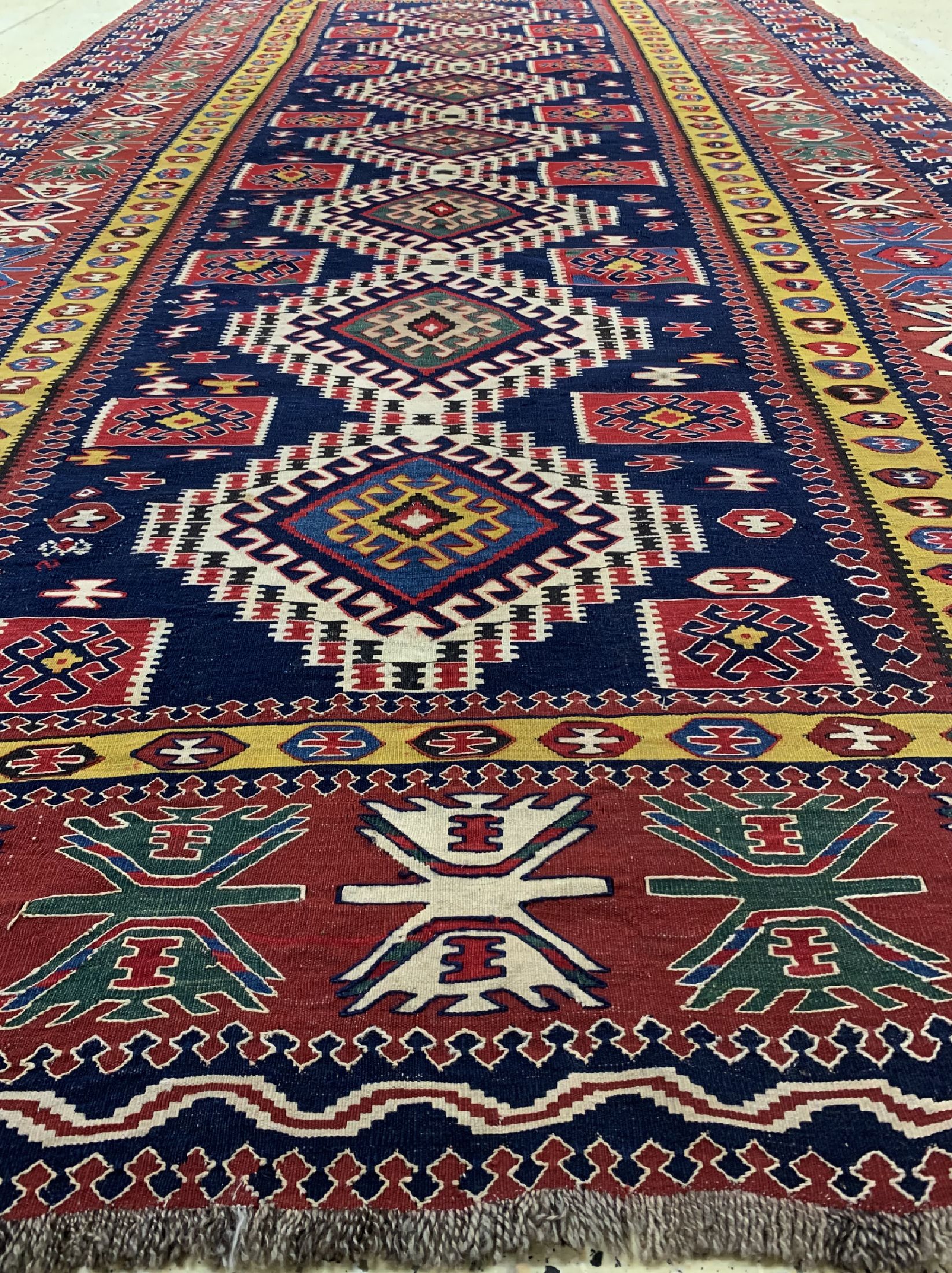 Detail e: Antiker Kuba-Schirwan Kelim, Kaukasus, um 1900, Wolle auf Wolle, ca. 440 x 214 cm, EHZ: 2