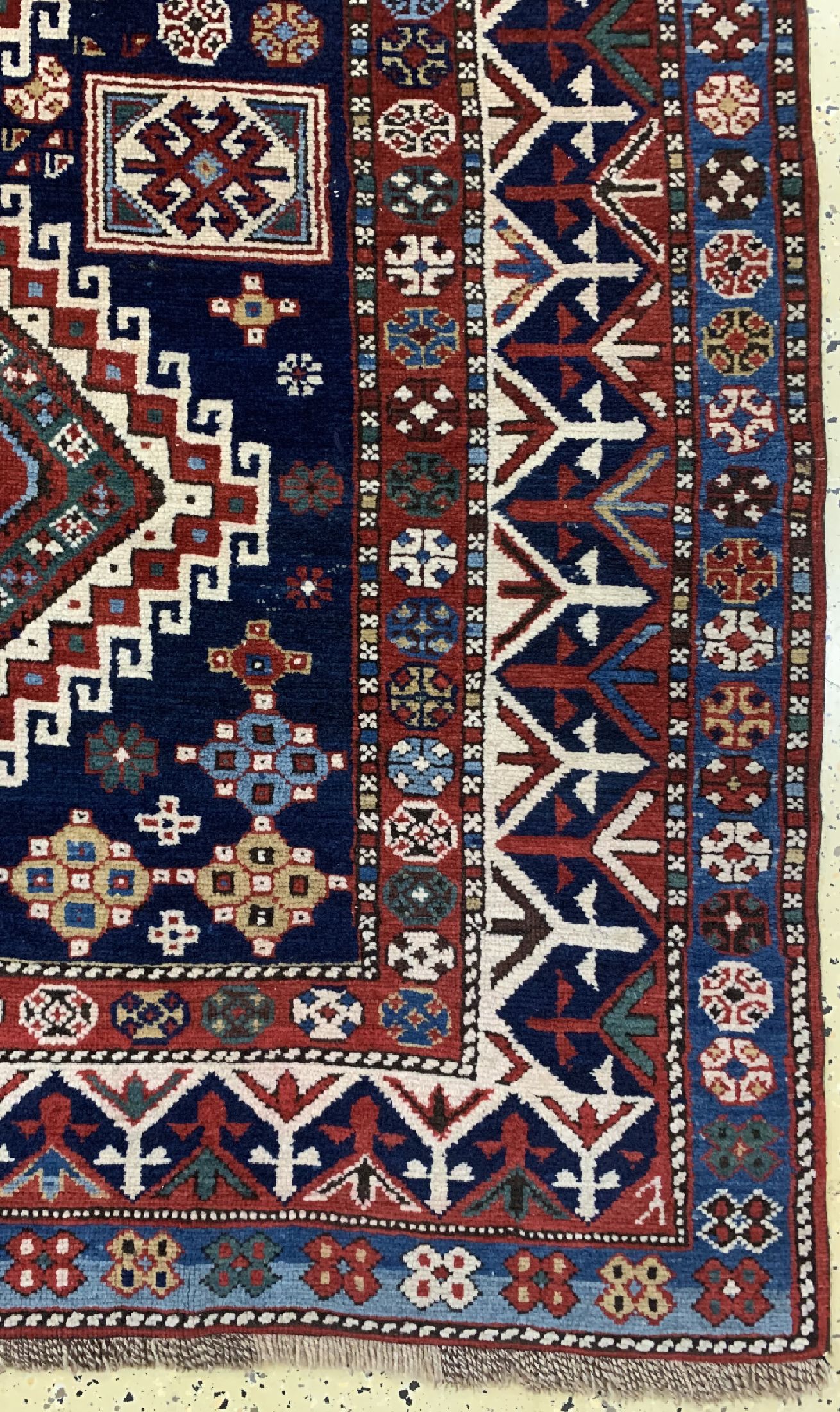 Detail a: Antiker Kazak, Kaukasus, datiert 1330(1909), Wolle auf Wolle, ca. 400 x 155 cm,EHZ: 2
