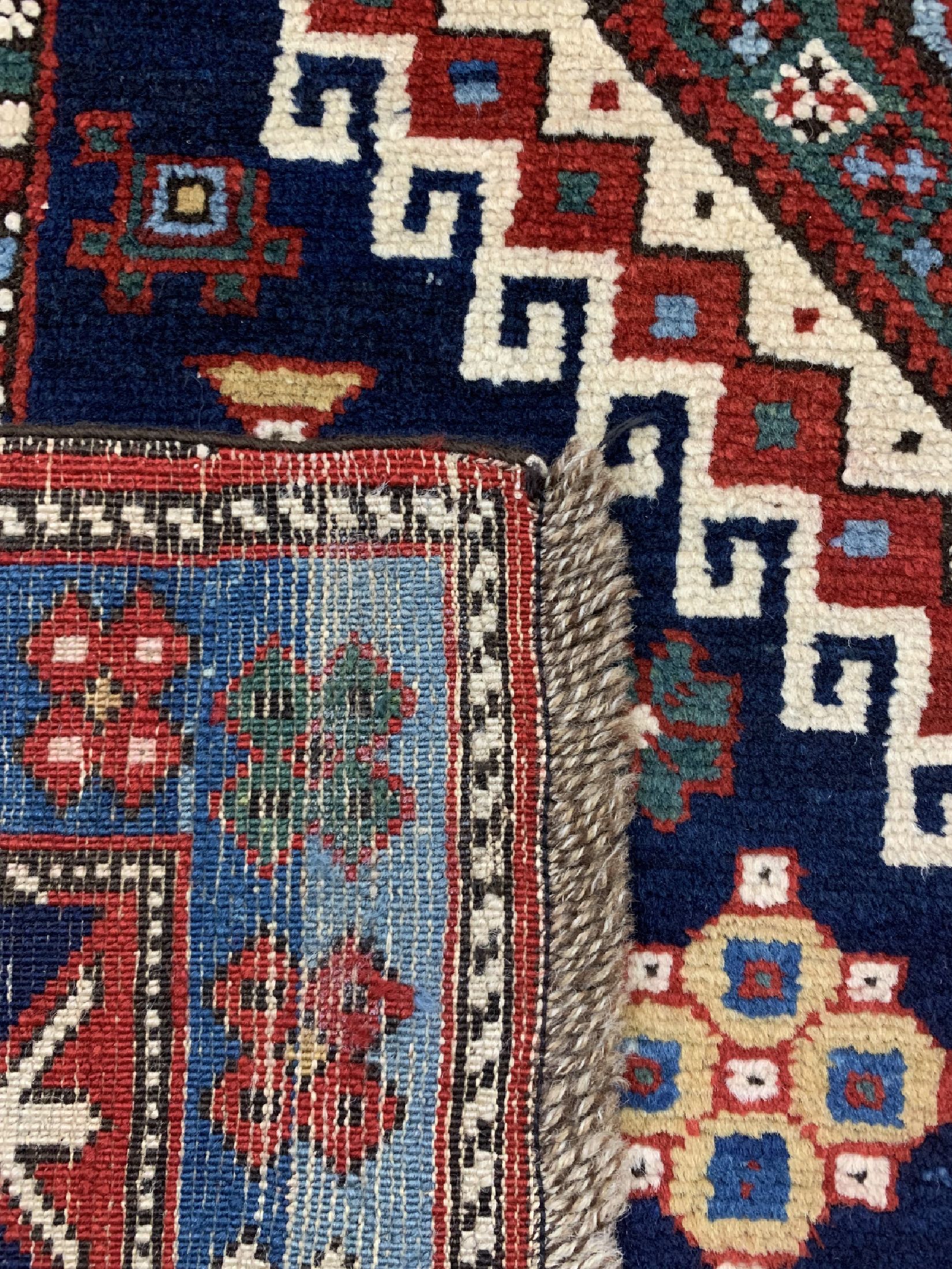 Detail f: Antiker Kazak, Kaukasus, datiert 1330(1909), Wolle auf Wolle, ca. 400 x 155 cm,EHZ: 2