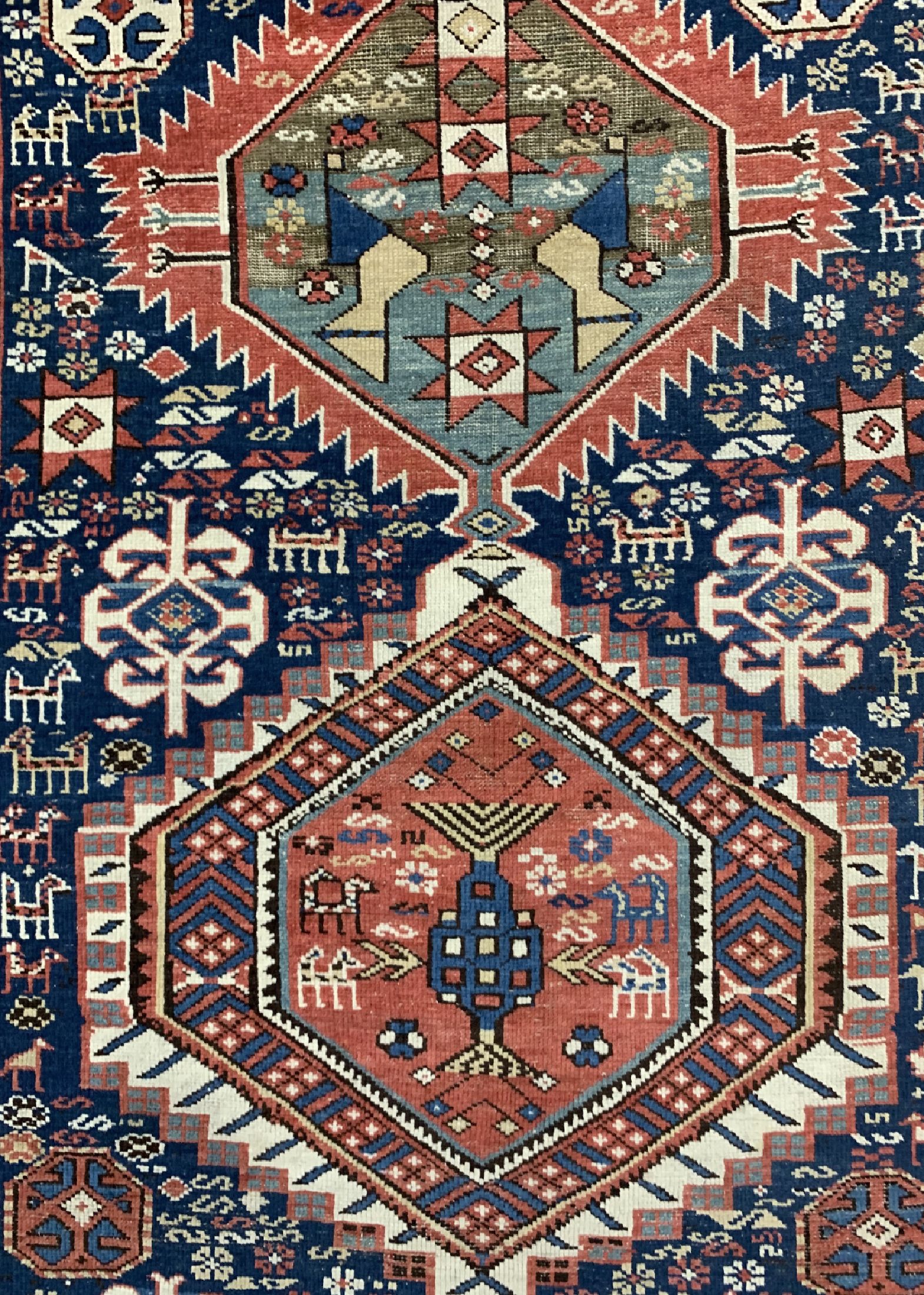 Detail c: Antiker Kazak"Akstafa", Kaukasus, 19.Jhd, Wolle auf Wolle, ca. 205 x 124 cm, EHZ: 2-3