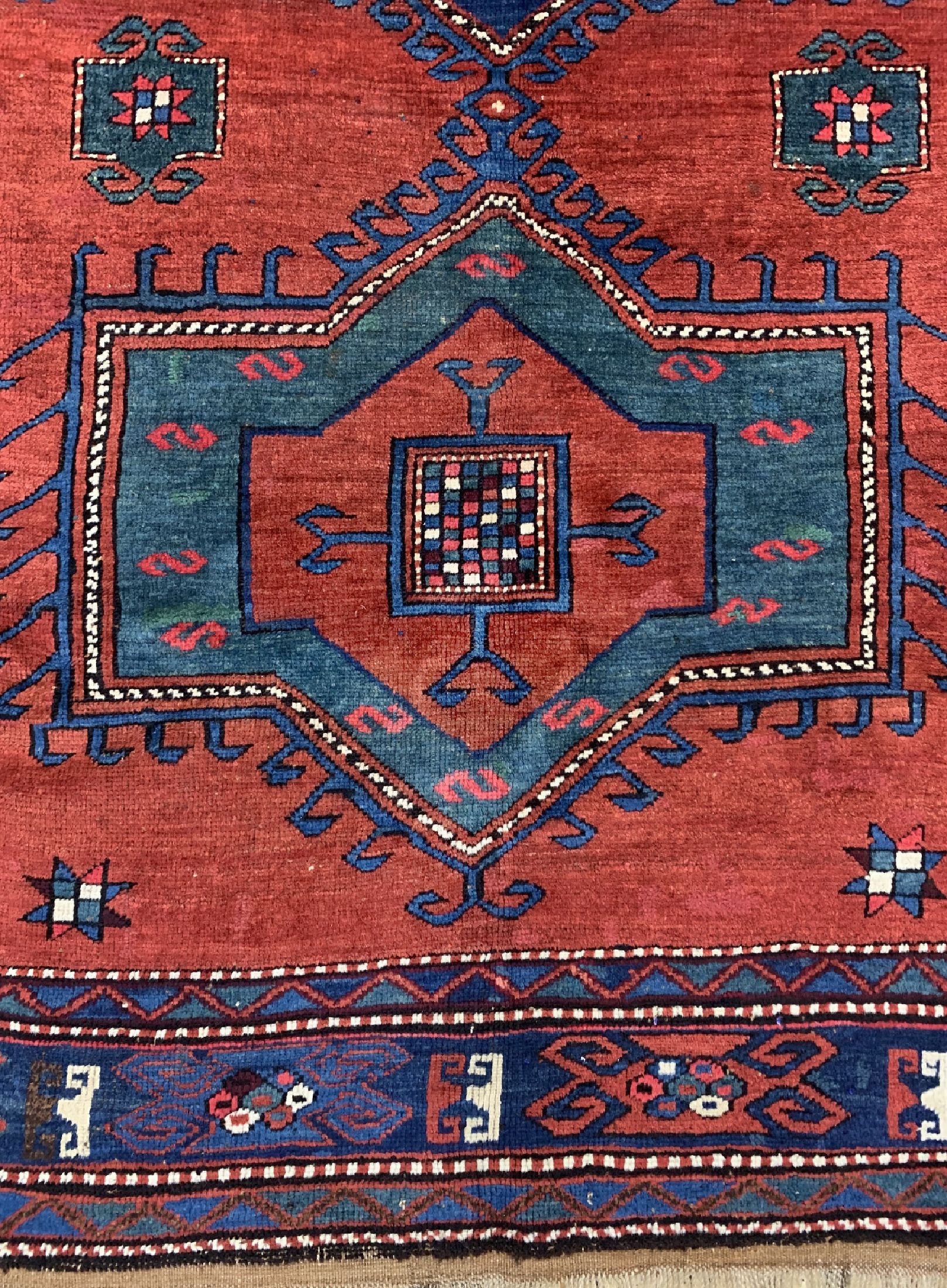 Detail b: Armenischer Kazak, Kaukasus, um 1900, Wolleauf Wolle, ca. 240 x 160 cm, EHZ: 2