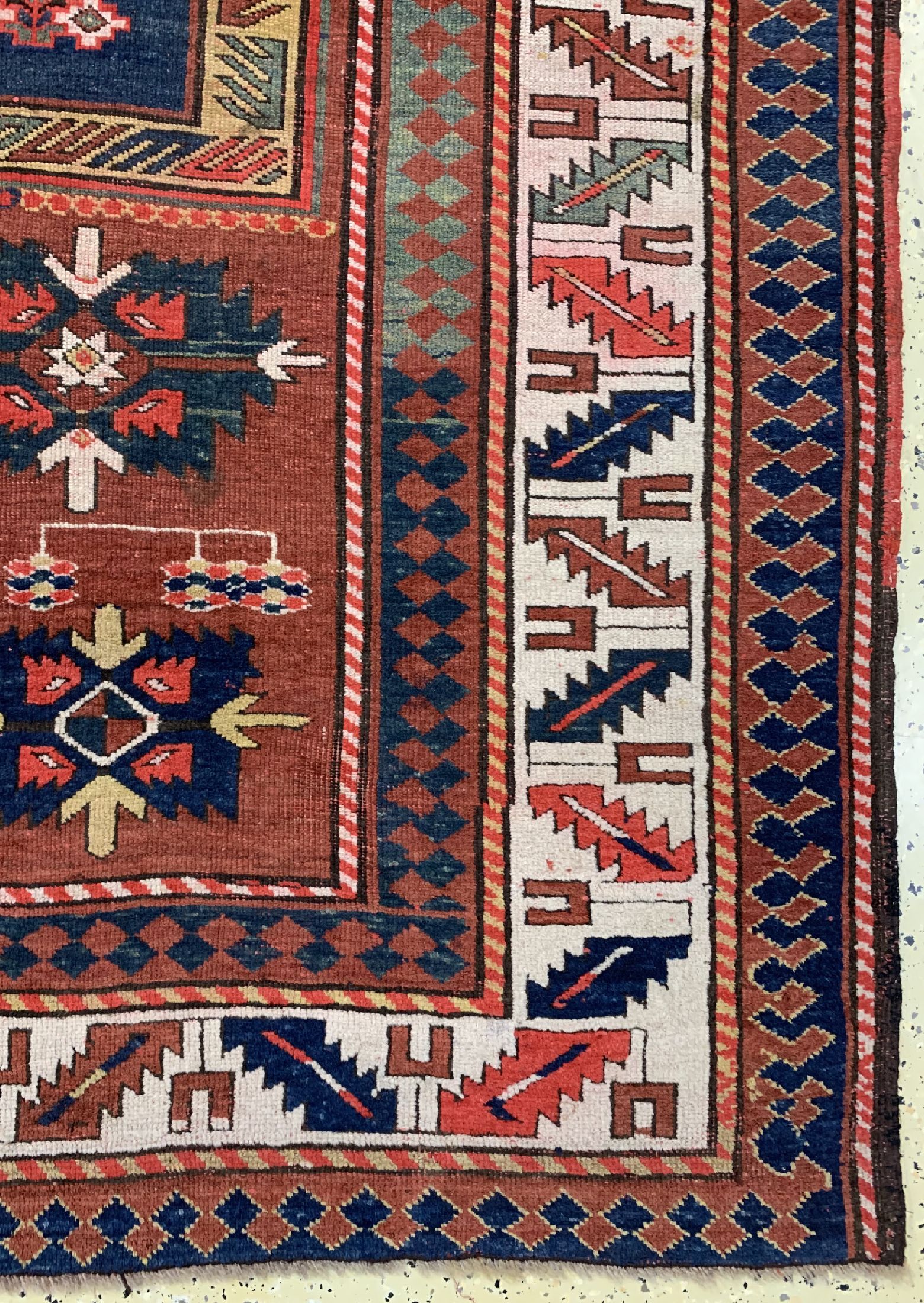 Detail a: Antiker Kazak, Kaukasus, ca. datiert 1913 , Wolle auf Wolle, ca. 262 x 200 cm, EHZ: 3 (restauriert)