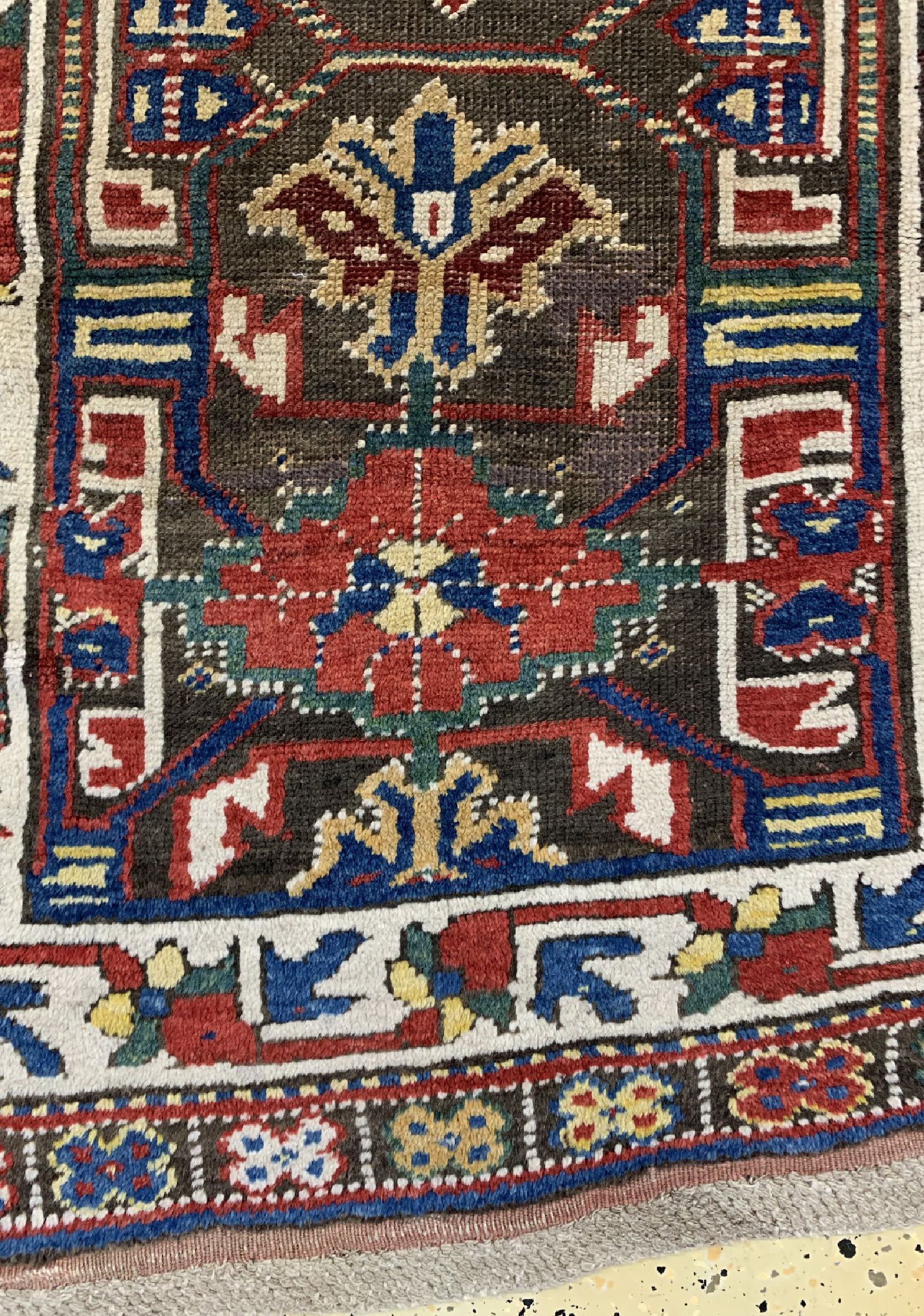 Detail b: Kurdischer Dorfteppich antik, Persien, 19.Jhd, Wolle auf Wolle, ca. 200 x 113 cm, EHZ: 2, (Braun Oxidiert)