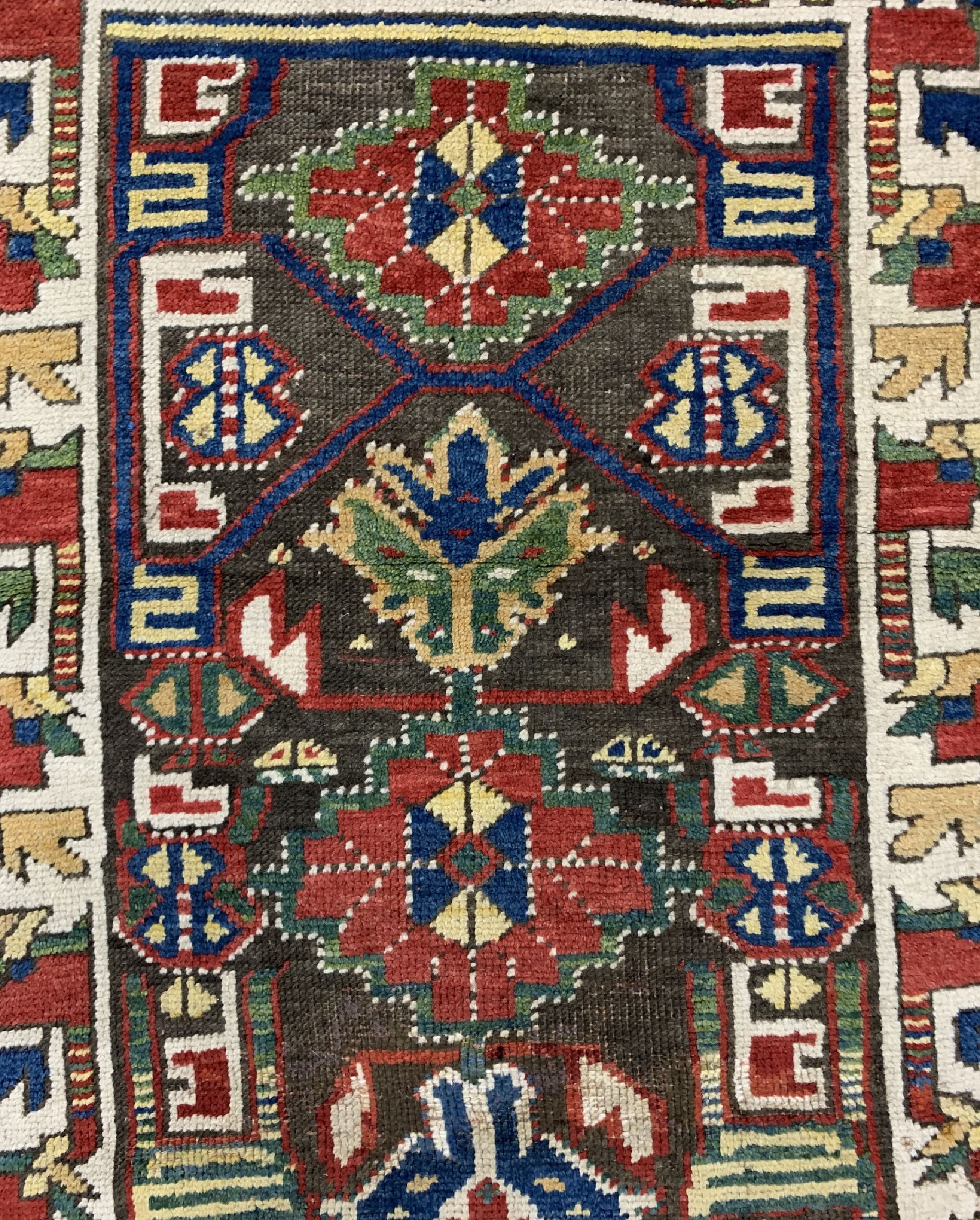 Detail c: Kurdischer Dorfteppich antik, Persien, 19.Jhd, Wolle auf Wolle, ca. 200 x 113 cm, EHZ: 2, (Braun Oxidiert)