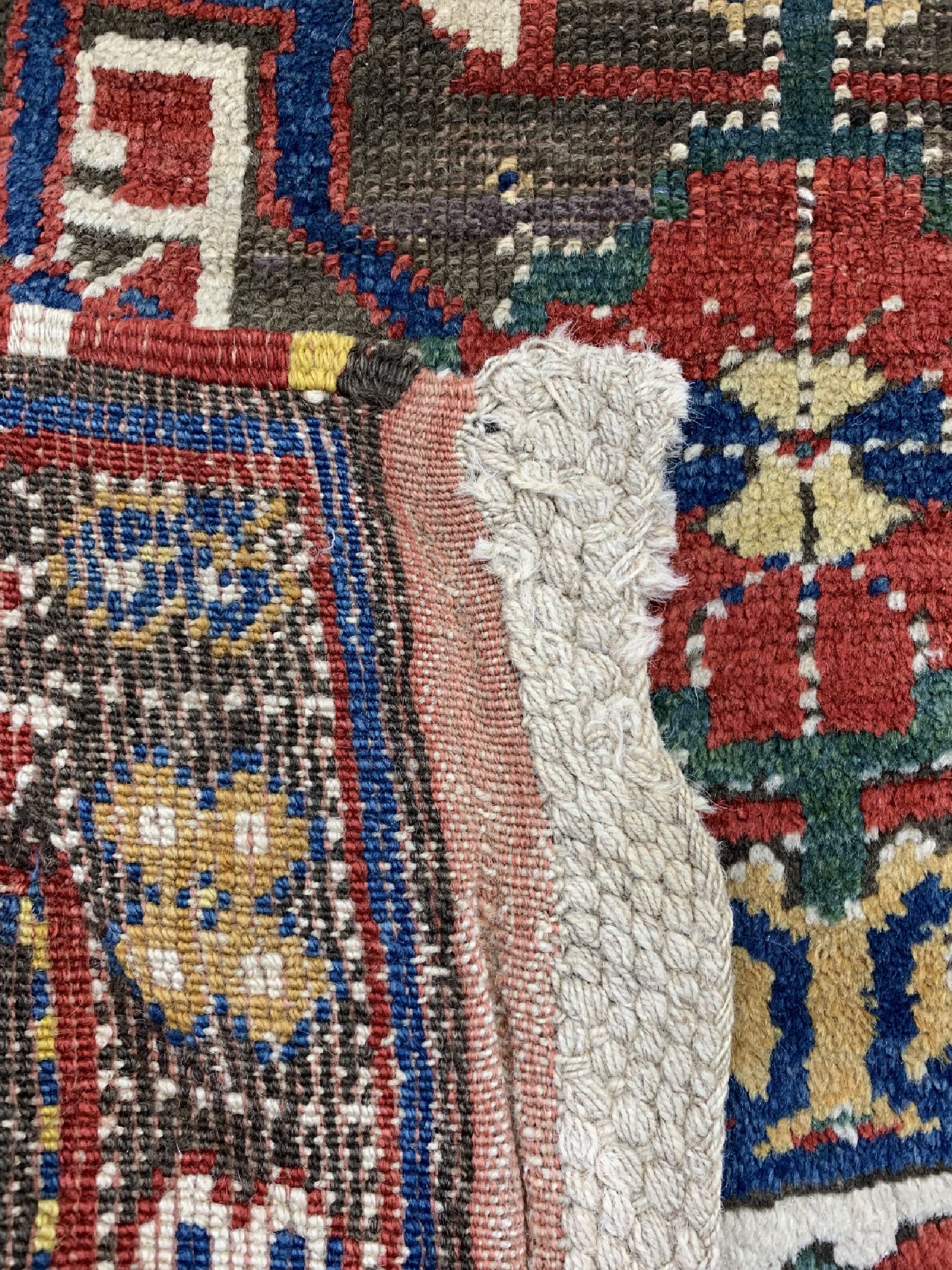 Detail e: Kurdischer Dorfteppich antik, Persien, 19.Jhd, Wolle auf Wolle, ca. 200 x 113 cm, EHZ: 2, (Braun Oxidiert)