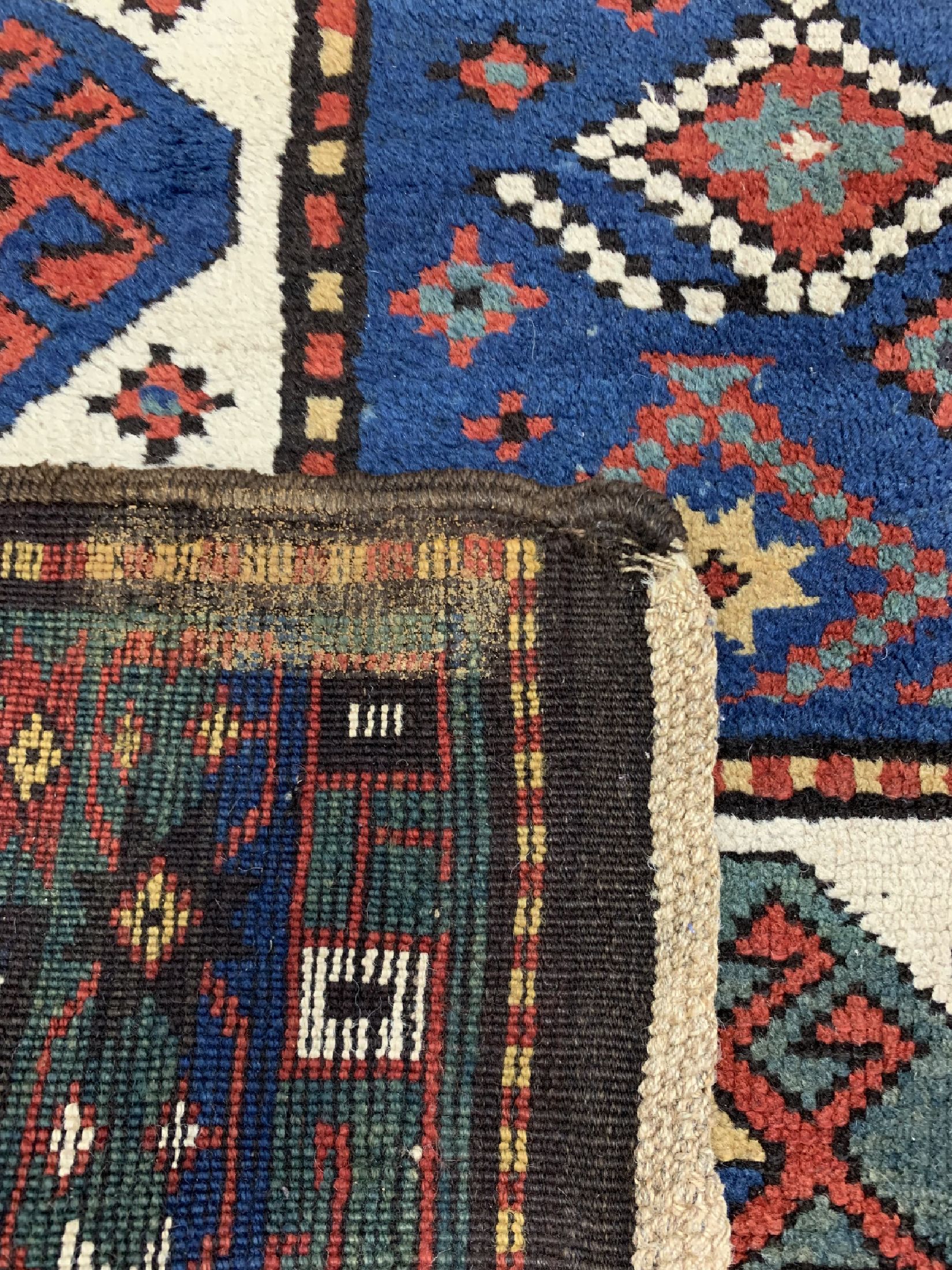 Detail f: Antiker Kazak, Kaukasus, 19.Jhd, Wolle auf Wolle, ca. 240 x 120 cm, EHZ: 2, (fachmänisch restauriert)